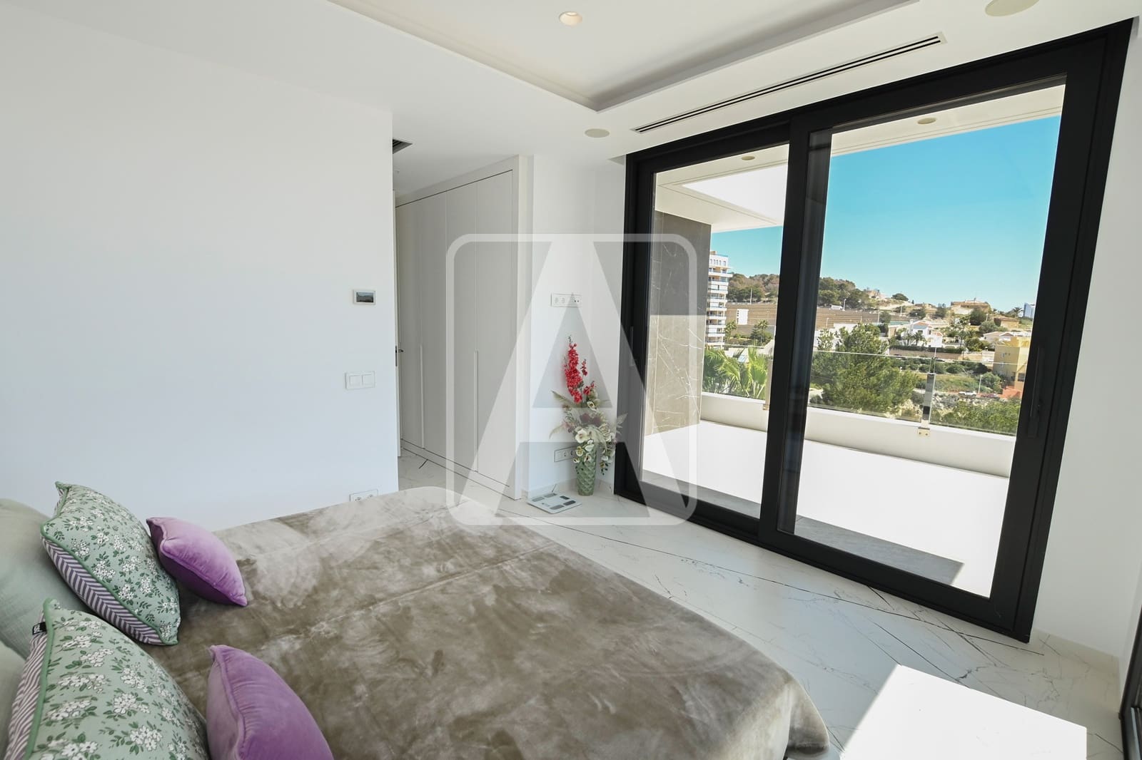 4 makuuhuone Huvila myytävänä paikassa Calpe / Calp mukana 
autotalli - 2 800 000 € (Ref: 9510356)