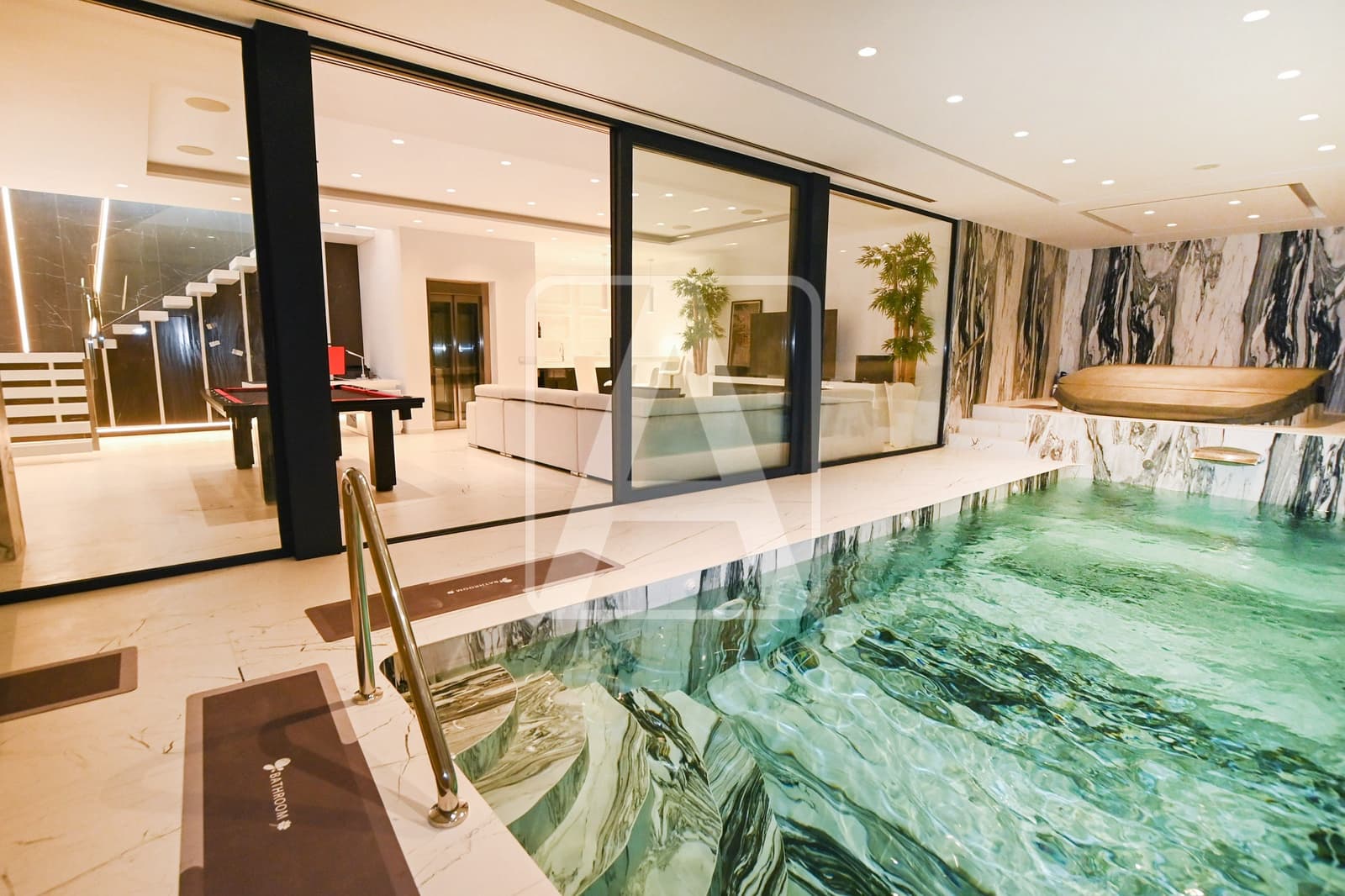 4 makuuhuone Huvila myytävänä paikassa Calpe / Calp mukana 
autotalli - 2 800 000 € (Ref: 9510356)