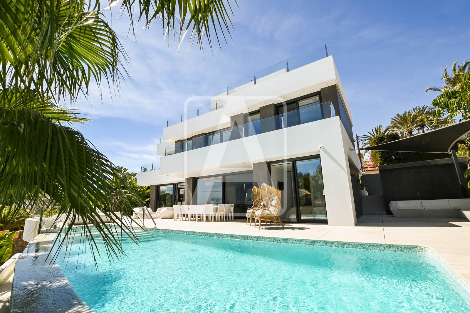 4 makuuhuone Huvila myytävänä paikassa Calpe / Calp mukana 
autotalli - 2 800 000 € (Ref: 9510356)