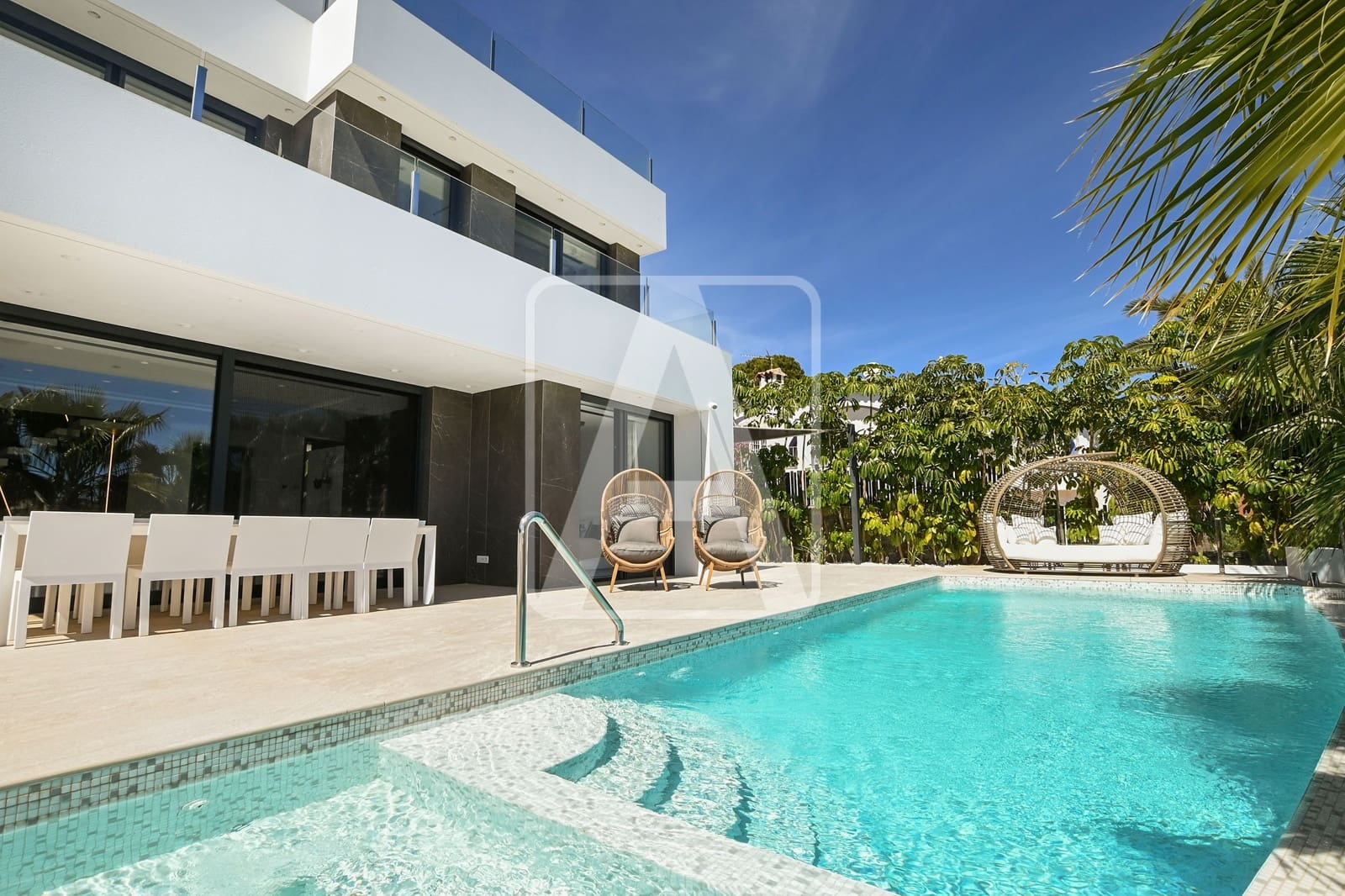 4 makuuhuone Huvila myytävänä paikassa Calpe / Calp mukana 
autotalli - 2 800 000 € (Ref: 9510356)