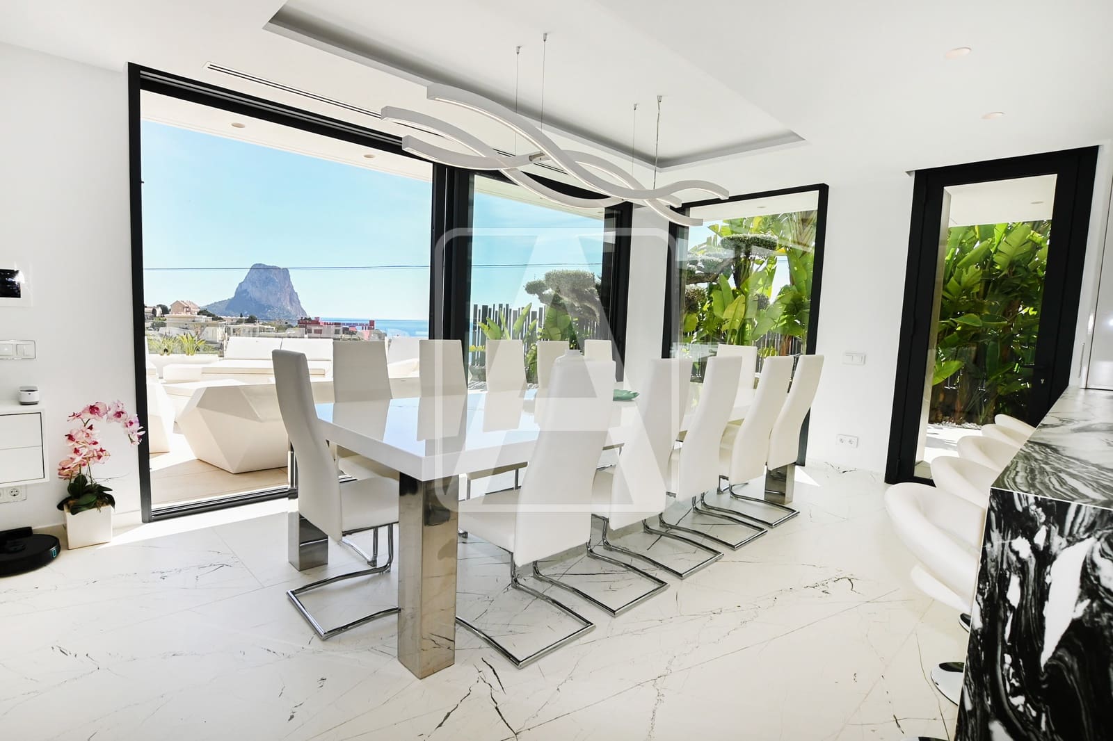 4 makuuhuone Huvila myytävänä paikassa Calpe / Calp mukana 
autotalli - 2 800 000 € (Ref: 9510356)