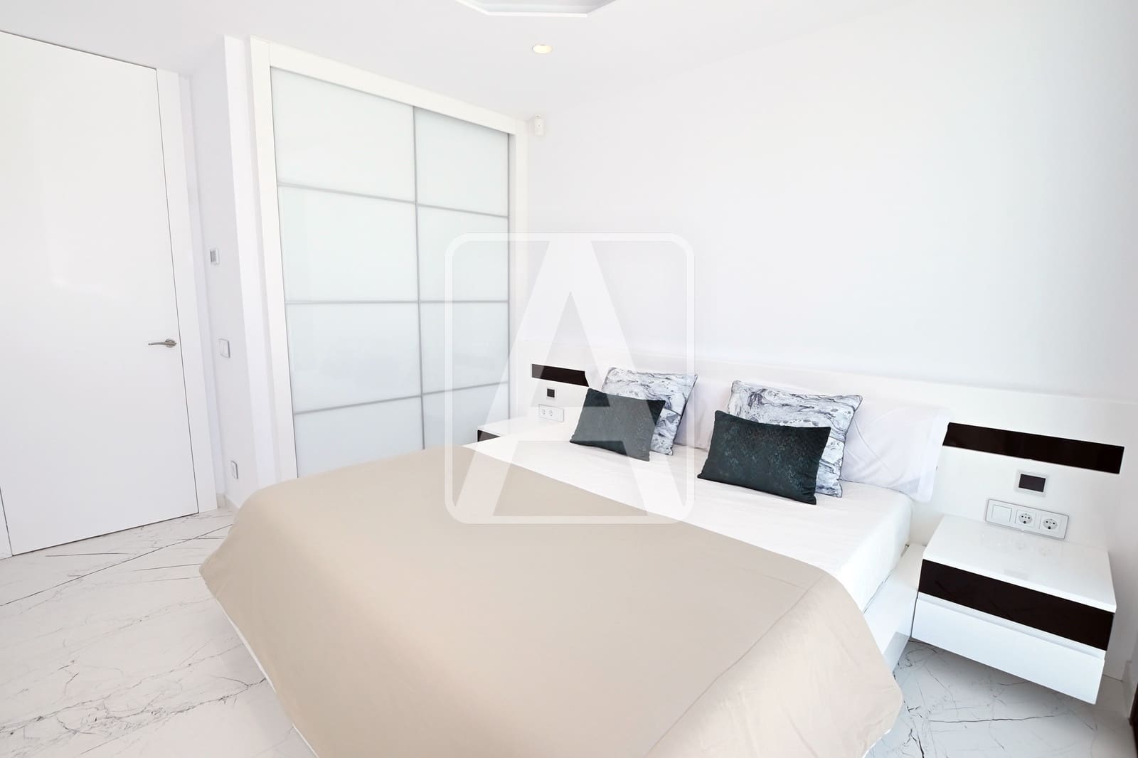 4 makuuhuone Huvila myytävänä paikassa Calpe / Calp mukana 
autotalli - 2 800 000 € (Ref: 9510356)