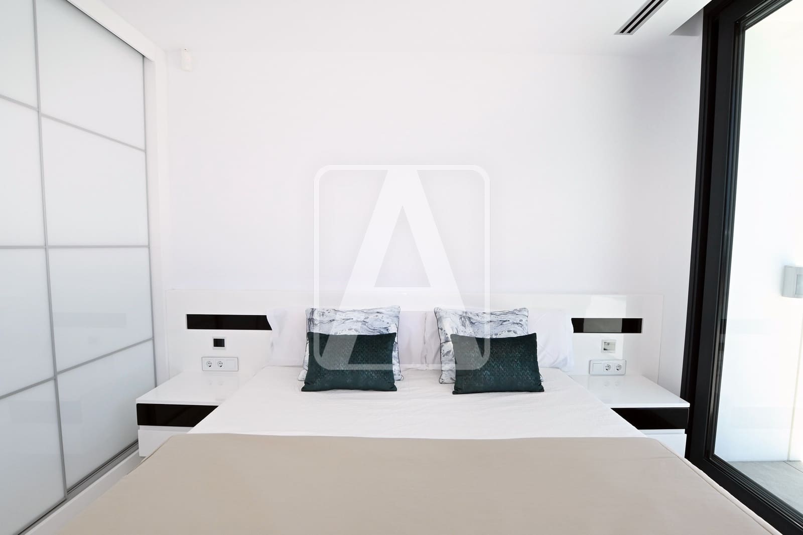 4 makuuhuone Huvila myytävänä paikassa Calpe / Calp mukana 
autotalli - 2 800 000 € (Ref: 9510356)