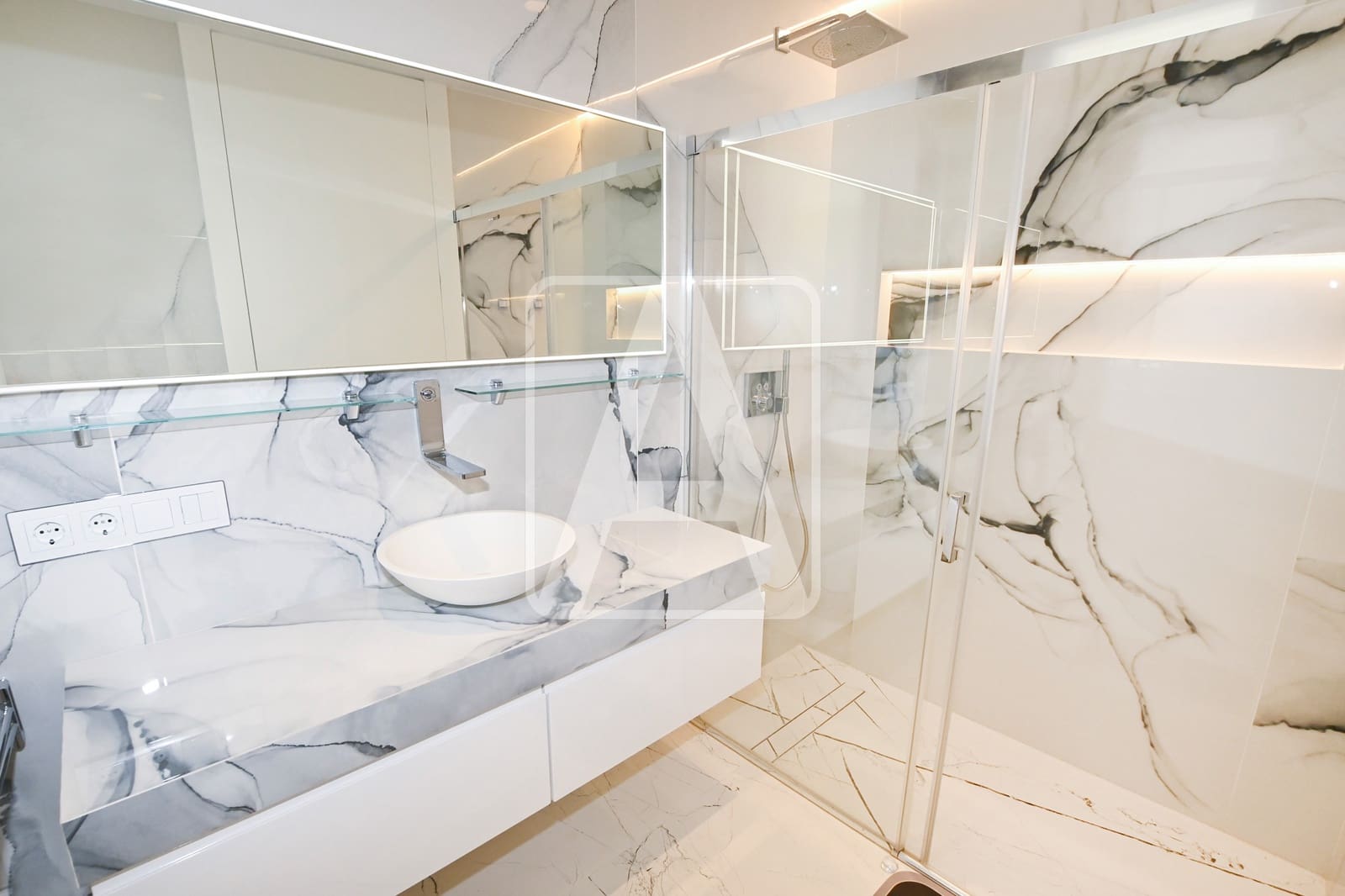 4 makuuhuone Huvila myytävänä paikassa Calpe / Calp mukana 
autotalli - 2 800 000 € (Ref: 9510356)