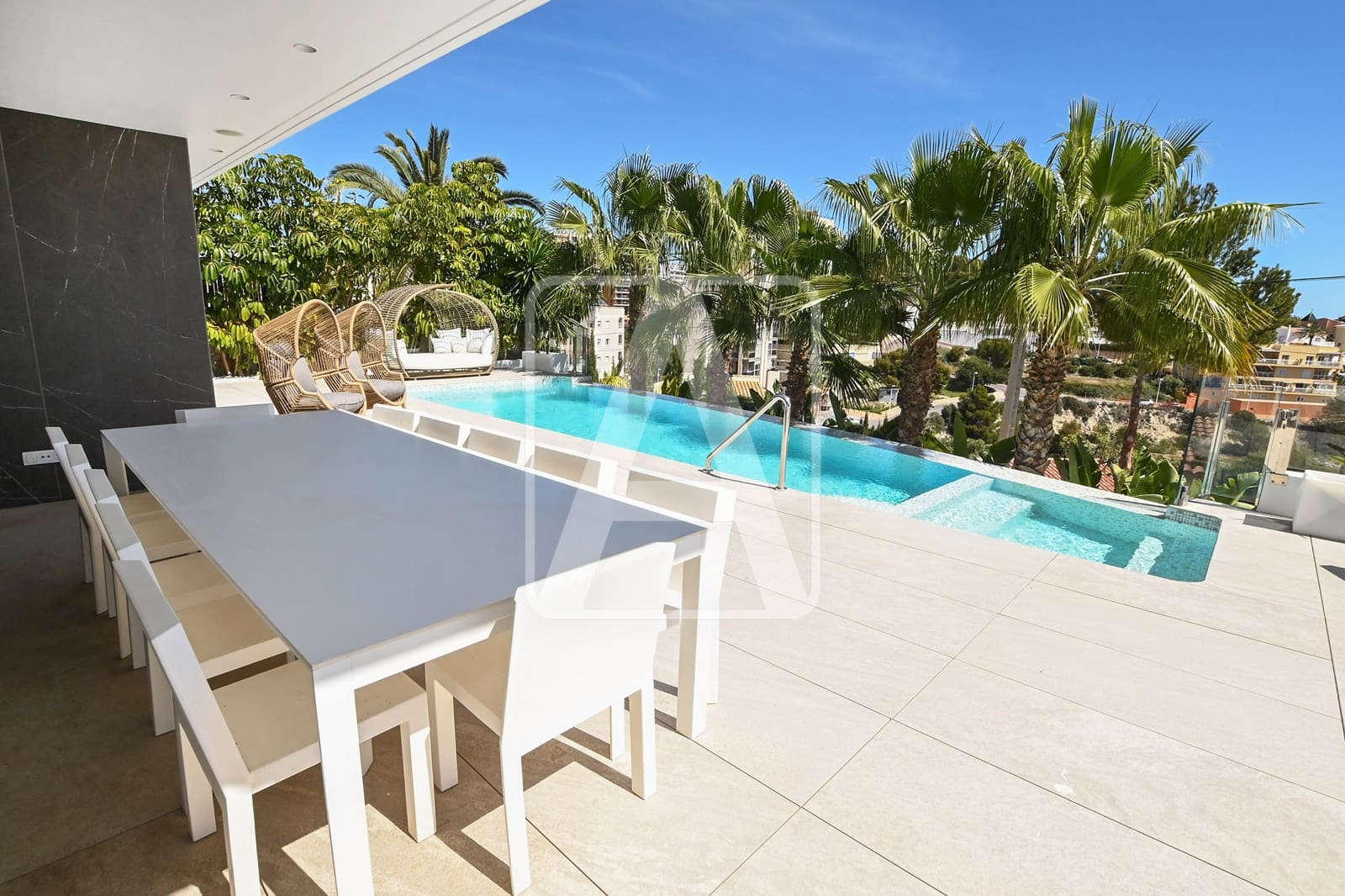 4 makuuhuone Huvila myytävänä paikassa Calpe / Calp mukana 
autotalli - 2 800 000 € (Ref: 9510356)