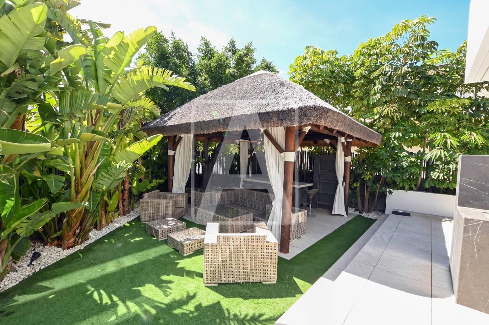 4 makuuhuone Huvila myytävänä paikassa Calpe / Calp mukana 
autotalli - 2 800 000 € (Ref: 9510356)