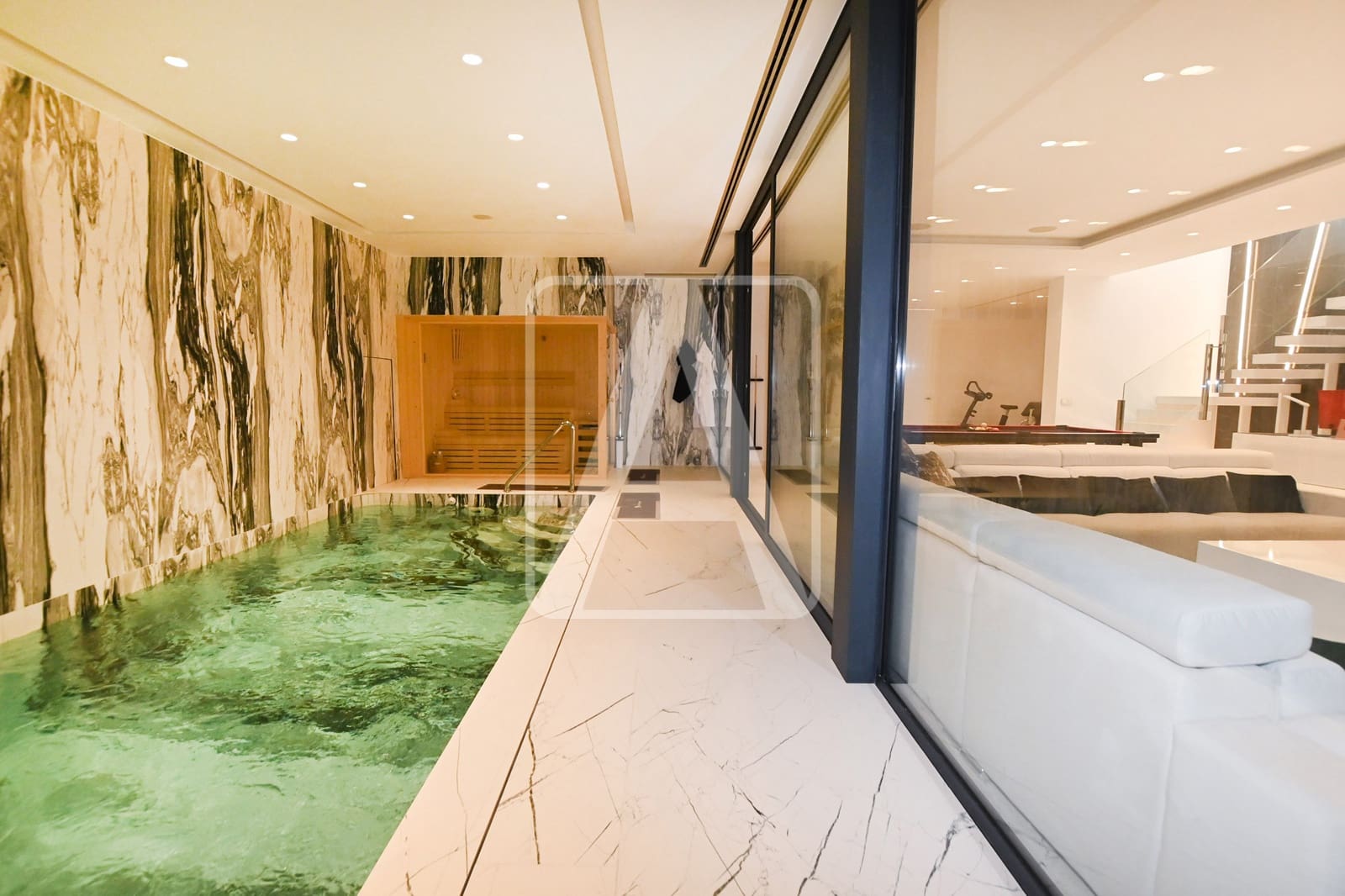 4 makuuhuone Huvila myytävänä paikassa Calpe / Calp mukana 
autotalli - 2 800 000 € (Ref: 9510356)