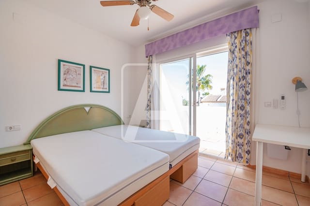 3 chambre Villa/Maison Mitoyenne à vendre à Calpe / Calp avec piscine garage - 325 000 € (Ref: 9529192)