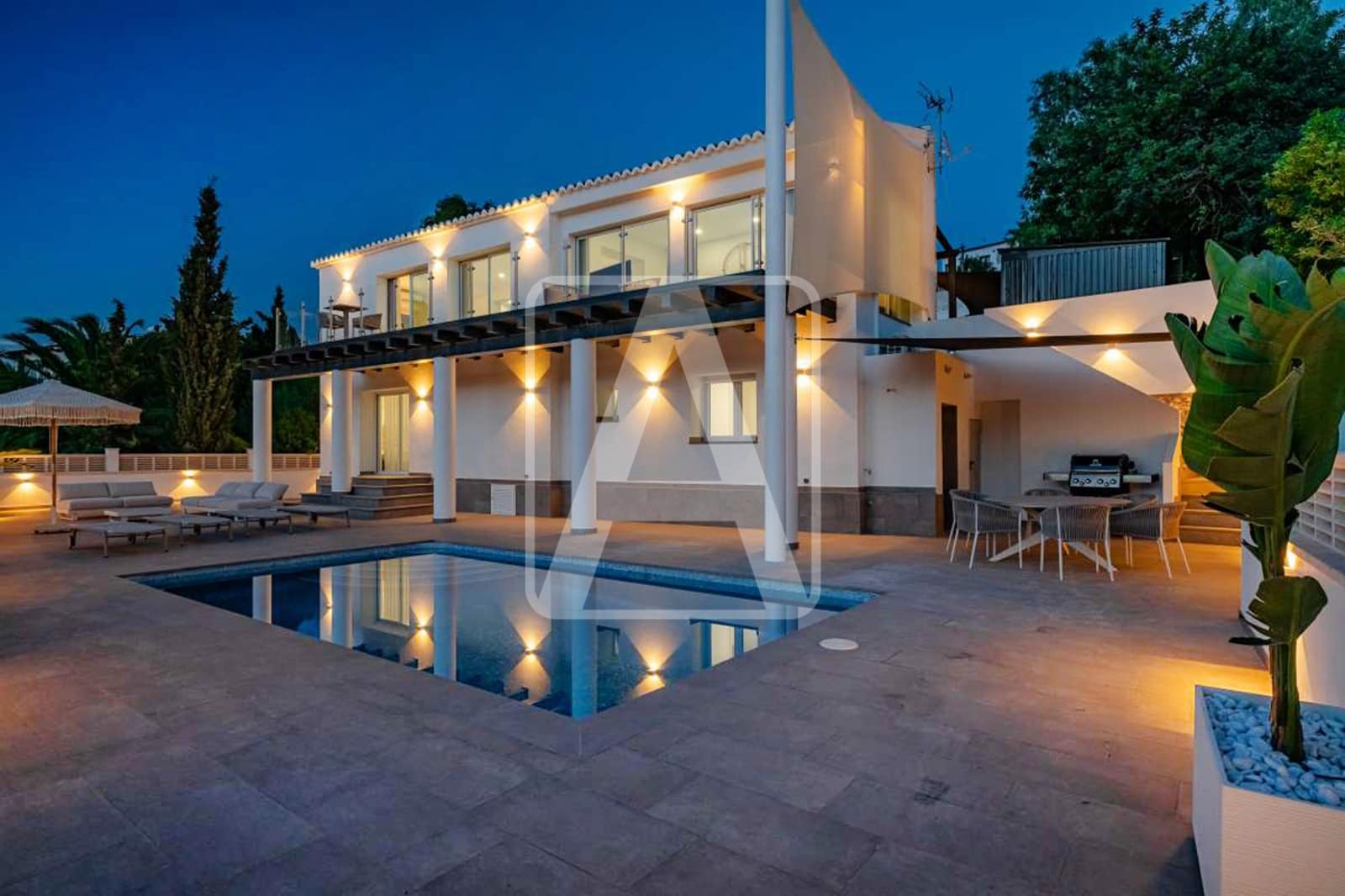 4 makuuhuone Huvila myytävänä paikassa Calpe / Calp mukana uima-altaan 
autotalli - 1 149 000 € (Ref: 9542104)