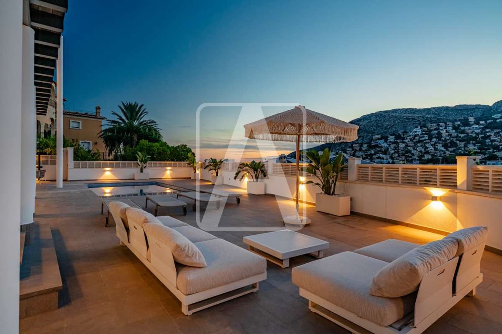 4 makuuhuone Huvila myytävänä paikassa Calpe / Calp mukana uima-altaan 
autotalli - 1 149 000 € (Ref: 9542104)