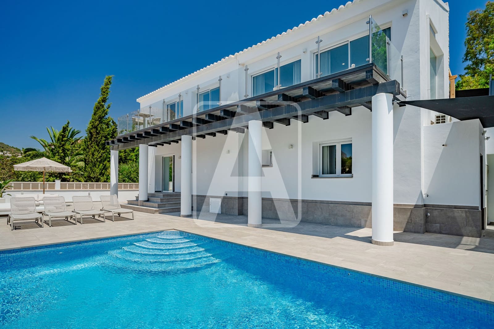 4 makuuhuone Huvila myytävänä paikassa Calpe / Calp mukana uima-altaan 
autotalli - 1 149 000 € (Ref: 9542104)