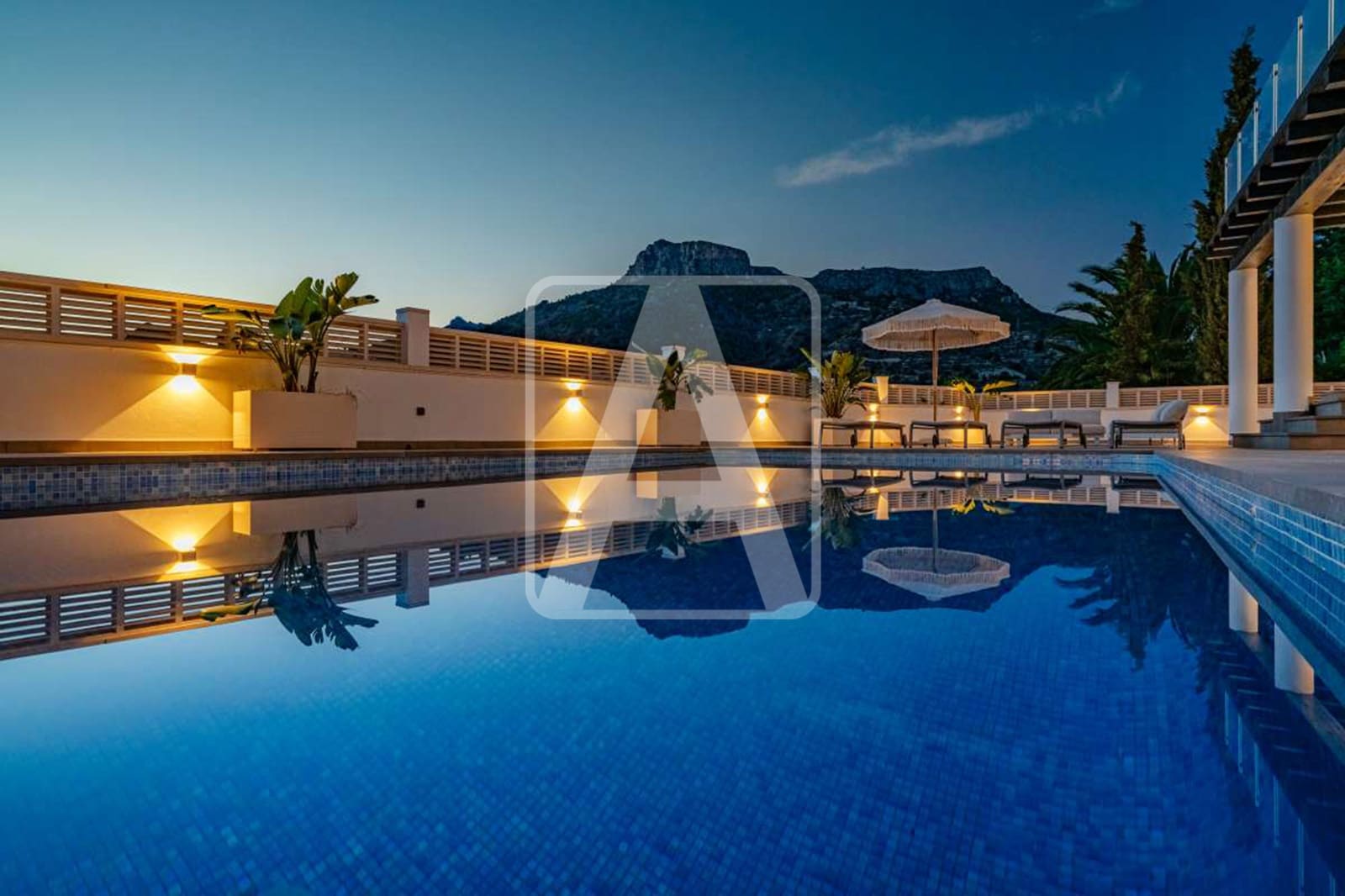 4 makuuhuone Huvila myytävänä paikassa Calpe / Calp mukana uima-altaan 
autotalli - 1 149 000 € (Ref: 9542104)