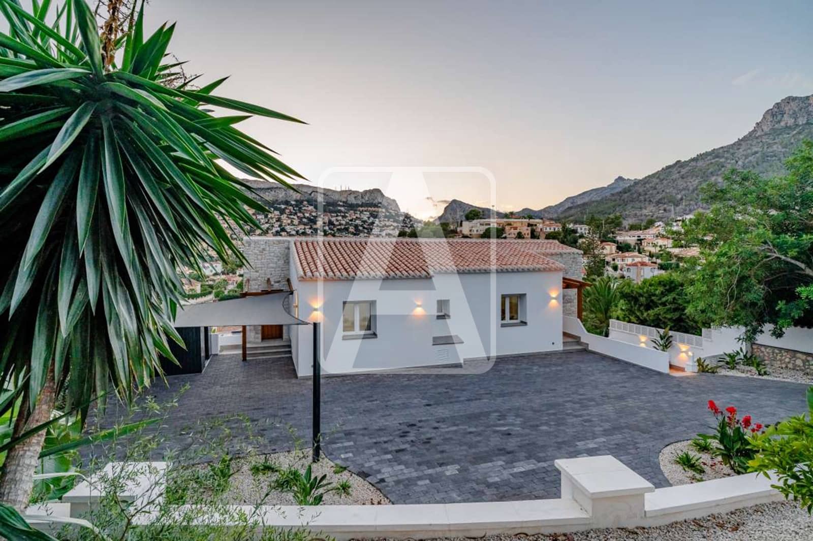 4 makuuhuone Huvila myytävänä paikassa Calpe / Calp mukana uima-altaan 
autotalli - 1 149 000 € (Ref: 9542104)