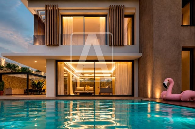 4 bedroom Villa for sale in Moraira, Teulada-Moraira with pool garage - € 1,675,000 (Ref: 9553208)