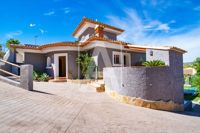 4 makuuhuone Huvila myytävänä paikassa Calpe / Calp mukana uima-altaan 
autotalli - 595 000 € (Ref: 9590572)