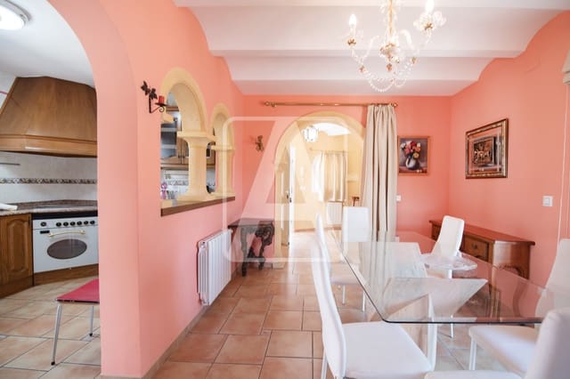 4 makuuhuone Huvila myytävänä paikassa Calpe / Calp mukana uima-altaan 
autotalli - 595 000 € (Ref: 9590572)