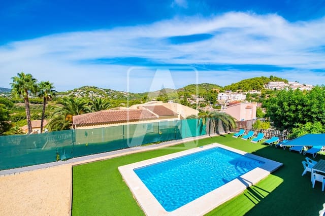 4 makuuhuone Huvila myytävänä paikassa Calpe / Calp mukana uima-altaan 
autotalli - 595 000 € (Ref: 9590572)