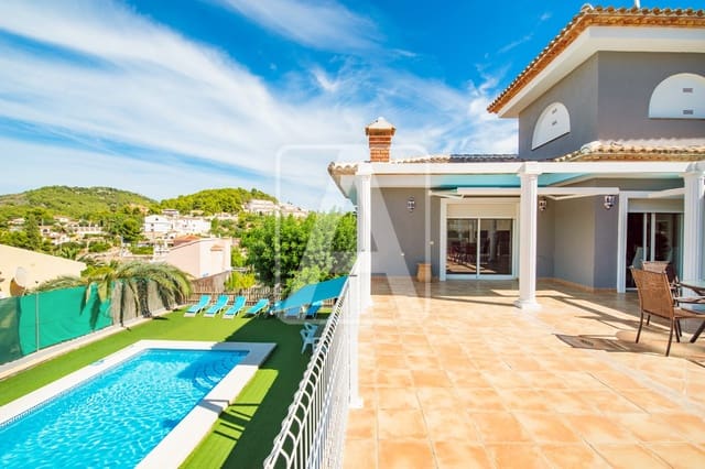4 makuuhuone Huvila myytävänä paikassa Calpe / Calp mukana uima-altaan 
autotalli - 595 000 € (Ref: 9590572)