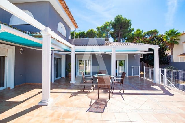 4 makuuhuone Huvila myytävänä paikassa Calpe / Calp mukana uima-altaan 
autotalli - 595 000 € (Ref: 9590572)