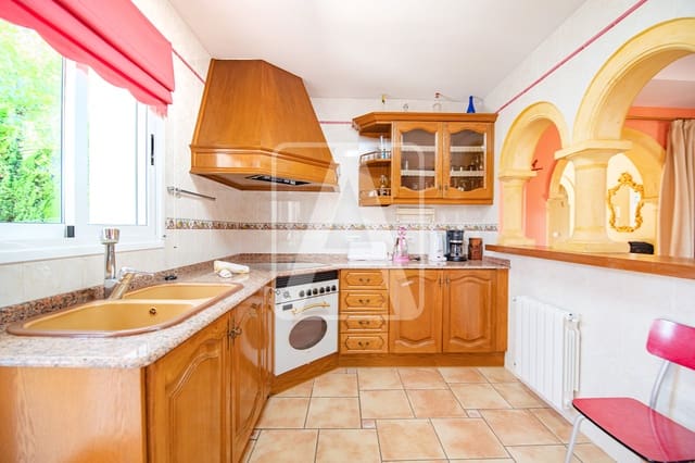 4 makuuhuone Huvila myytävänä paikassa Calpe / Calp mukana uima-altaan 
autotalli - 595 000 € (Ref: 9590572)