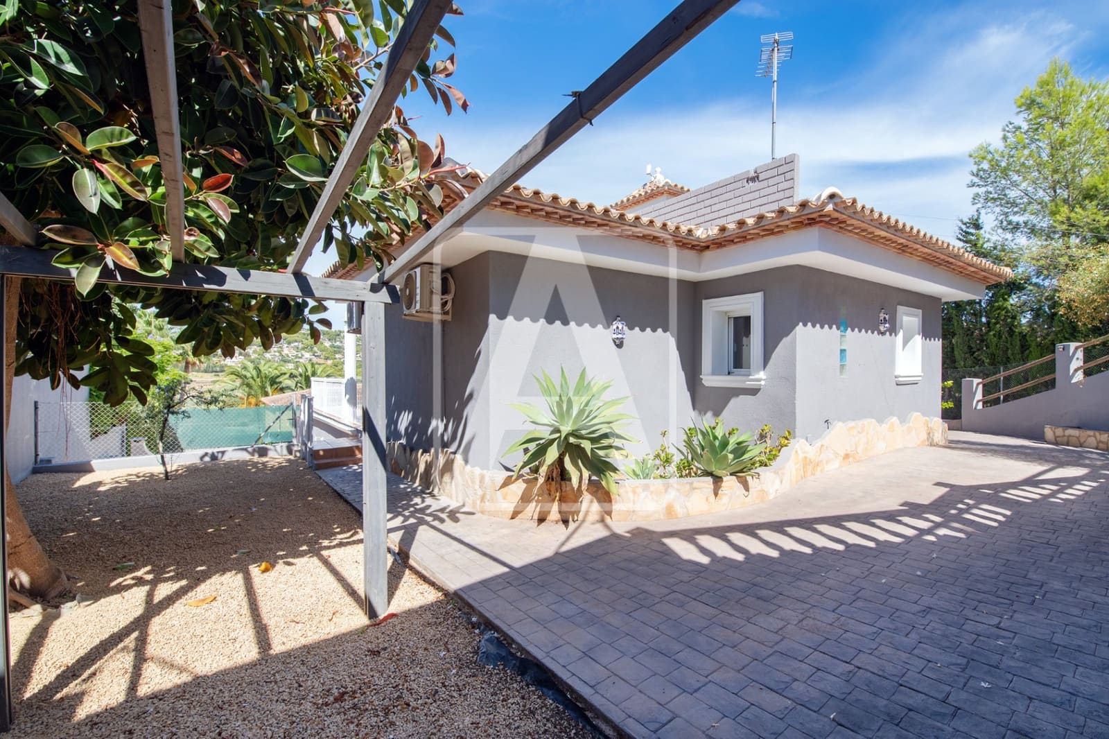 4 makuuhuone Huvila myytävänä paikassa Calpe / Calp mukana uima-altaan 
autotalli - 595 000 € (Ref: 9590572)