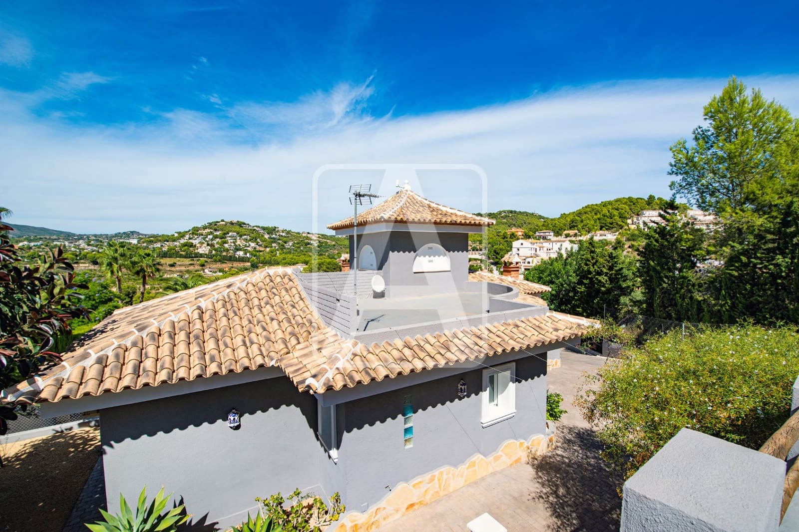 4 makuuhuone Huvila myytävänä paikassa Calpe / Calp mukana uima-altaan 
autotalli - 595 000 € (Ref: 9590572)