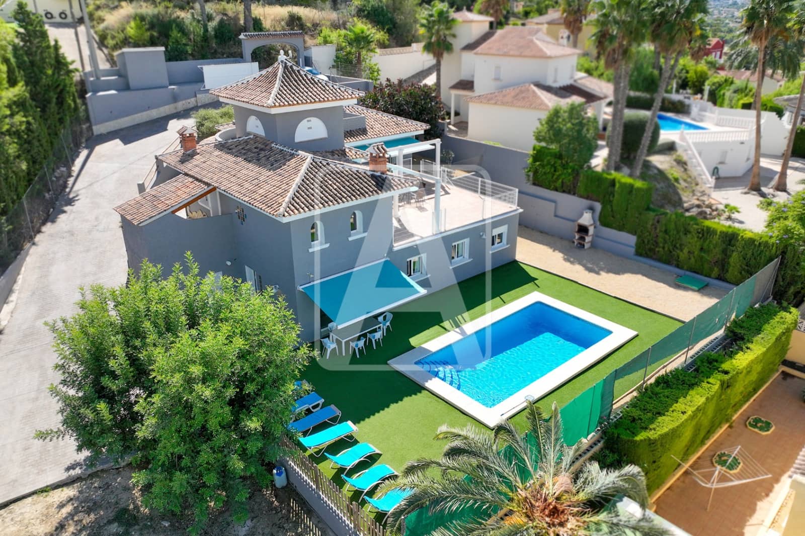 4 makuuhuone Huvila myytävänä paikassa Calpe / Calp mukana uima-altaan 
autotalli - 595 000 € (Ref: 9590572)