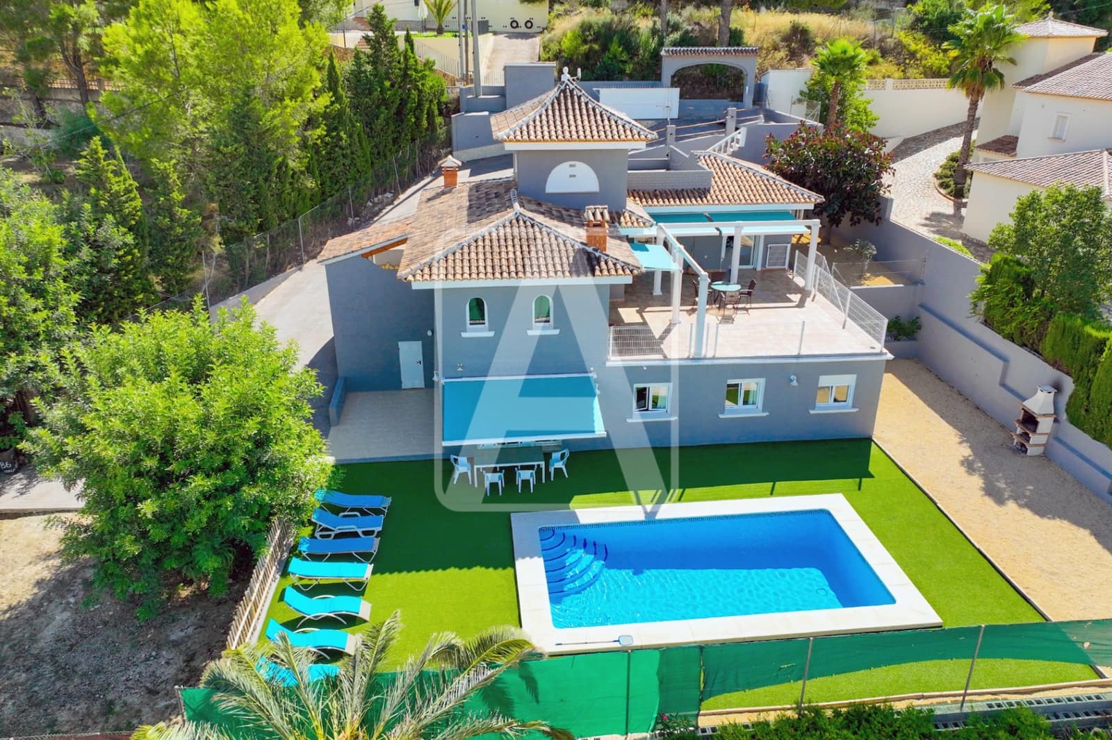 4 makuuhuone Huvila myytävänä paikassa Calpe / Calp mukana uima-altaan 
autotalli - 595 000 € (Ref: 9590572)