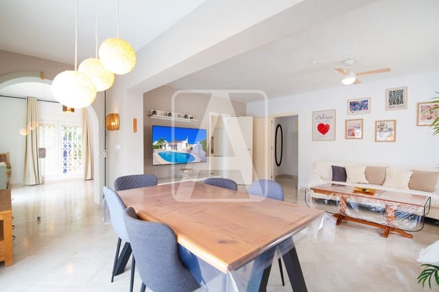 Chalet de 2 habitaciones en Calpe / Calp en venta con piscina garaje - 425.000 € (Ref: 9614267)