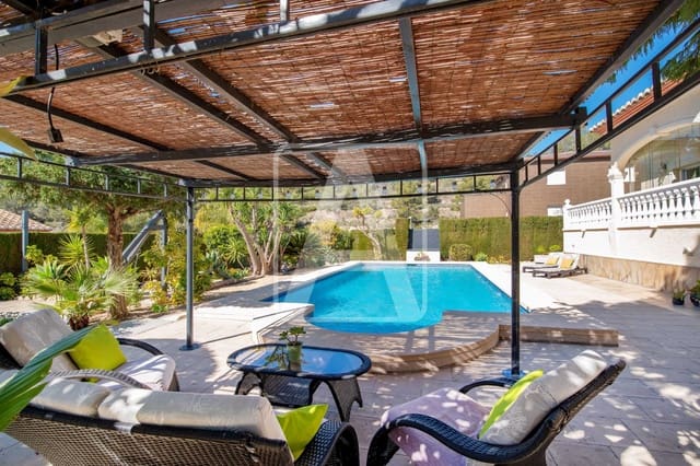 3 bedroom Villa for sale in Calpe / Calp with pool garage - € 525,000 (Ref: 9652438)