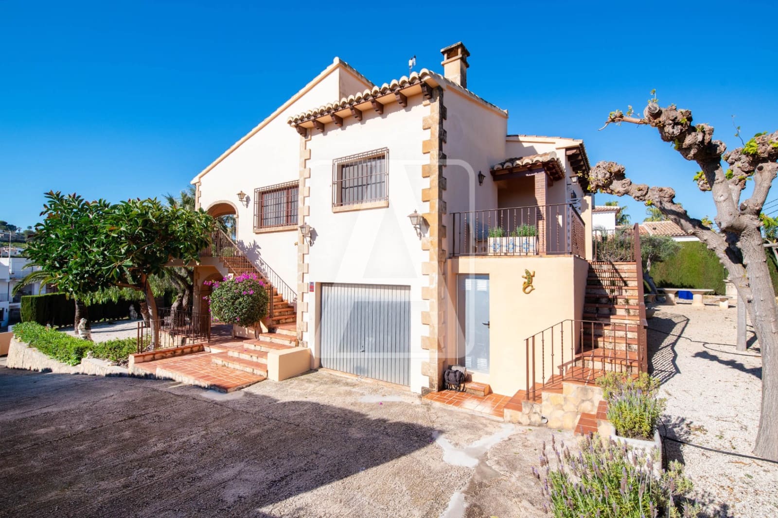 4 soveværelse Villa til salg i Benissa med swimmingpool garage - € 954.000 (Ref: 9713364)