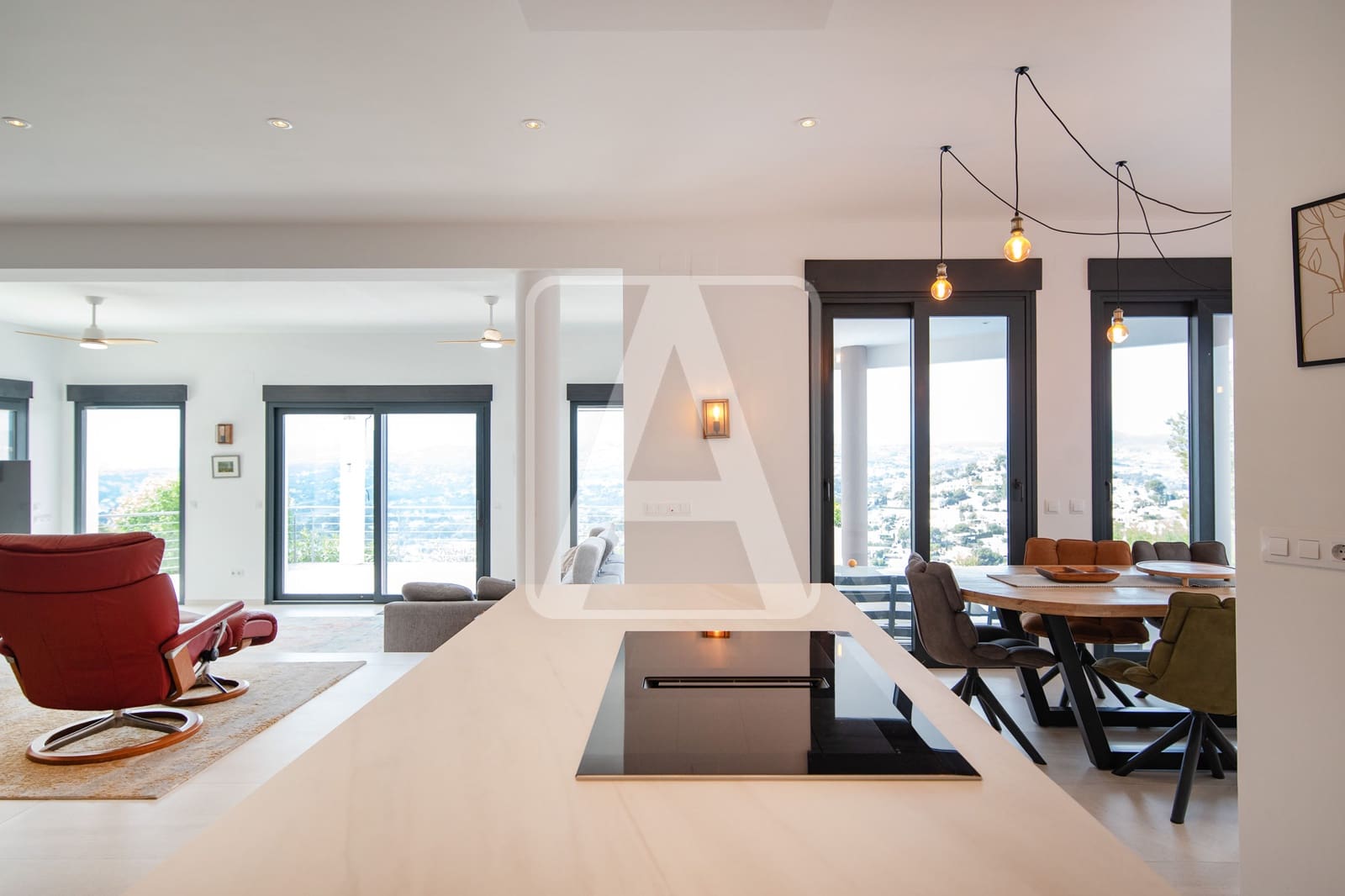 5 bedroom Villa for sale in Moraira with pool garage - € 1,495,000 (Ref: 9713366)