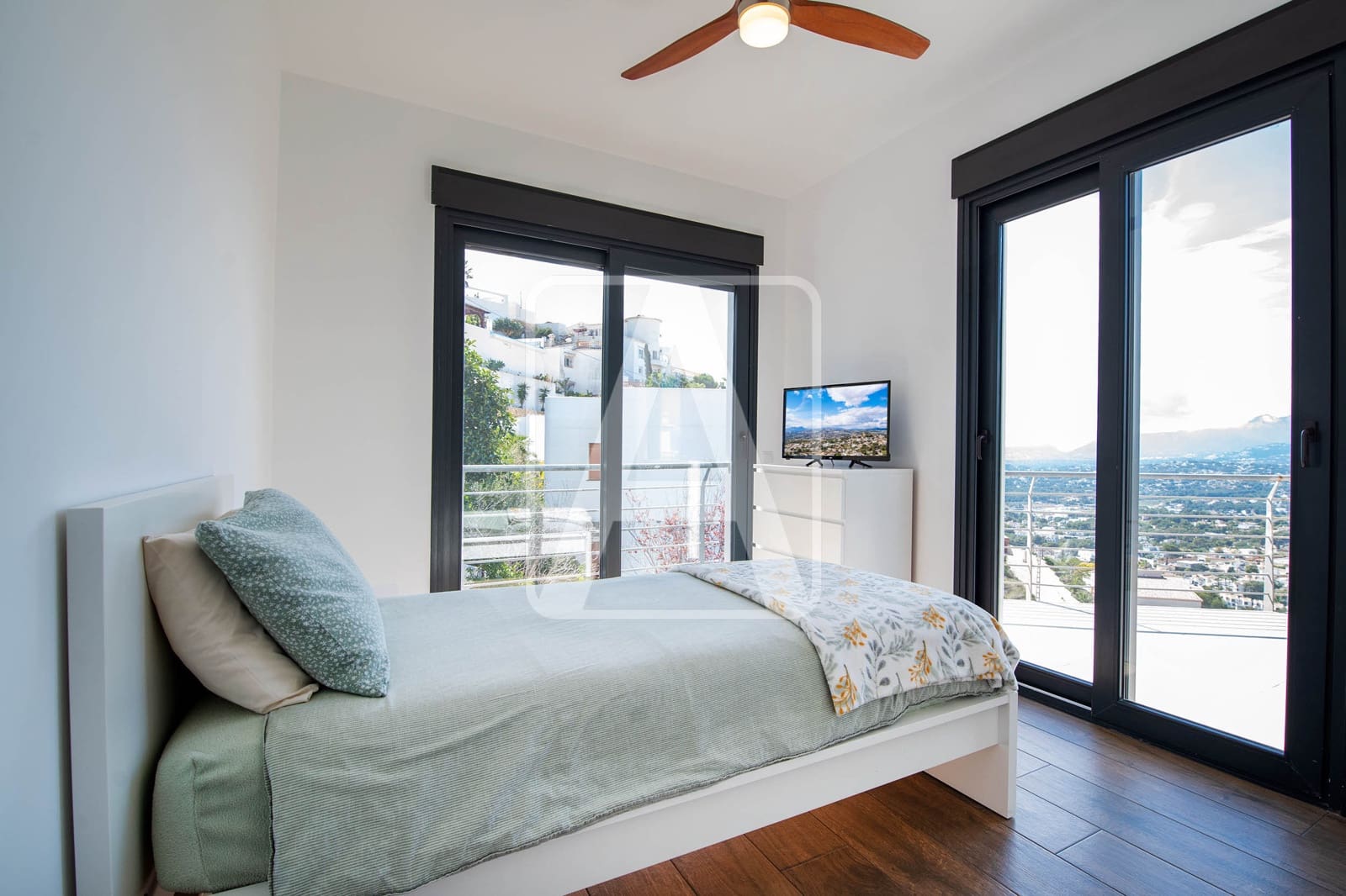 5 bedroom Villa for sale in Moraira with pool garage - € 1,495,000 (Ref: 9713366)
