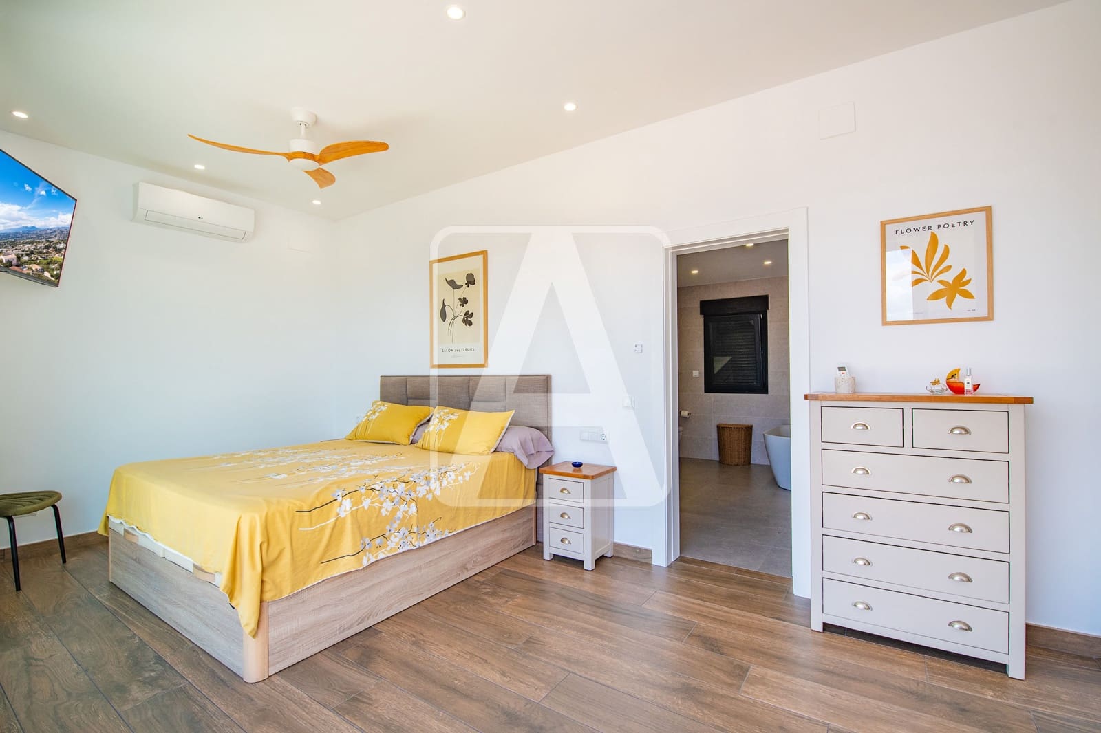 5 bedroom Villa for sale in Moraira with pool garage - € 1,495,000 (Ref: 9713366)