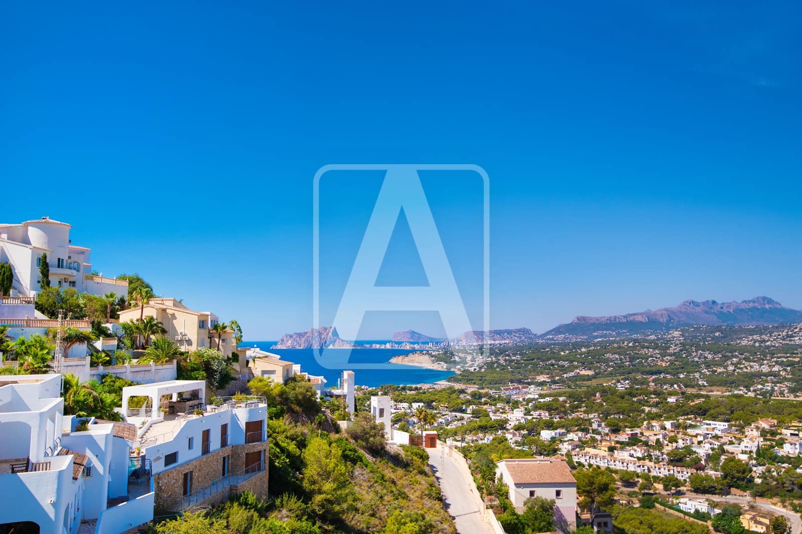 5 bedroom Villa for sale in Moraira with pool garage - € 1,495,000 (Ref: 9713366)
