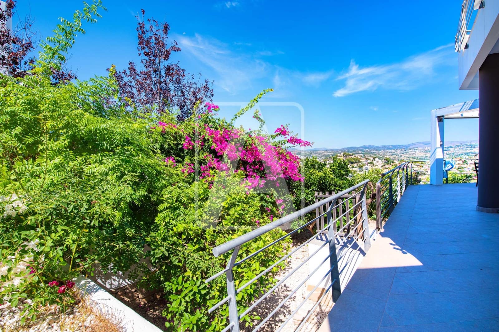 5 bedroom Villa for sale in Moraira with pool garage - € 1,495,000 (Ref: 9713366)