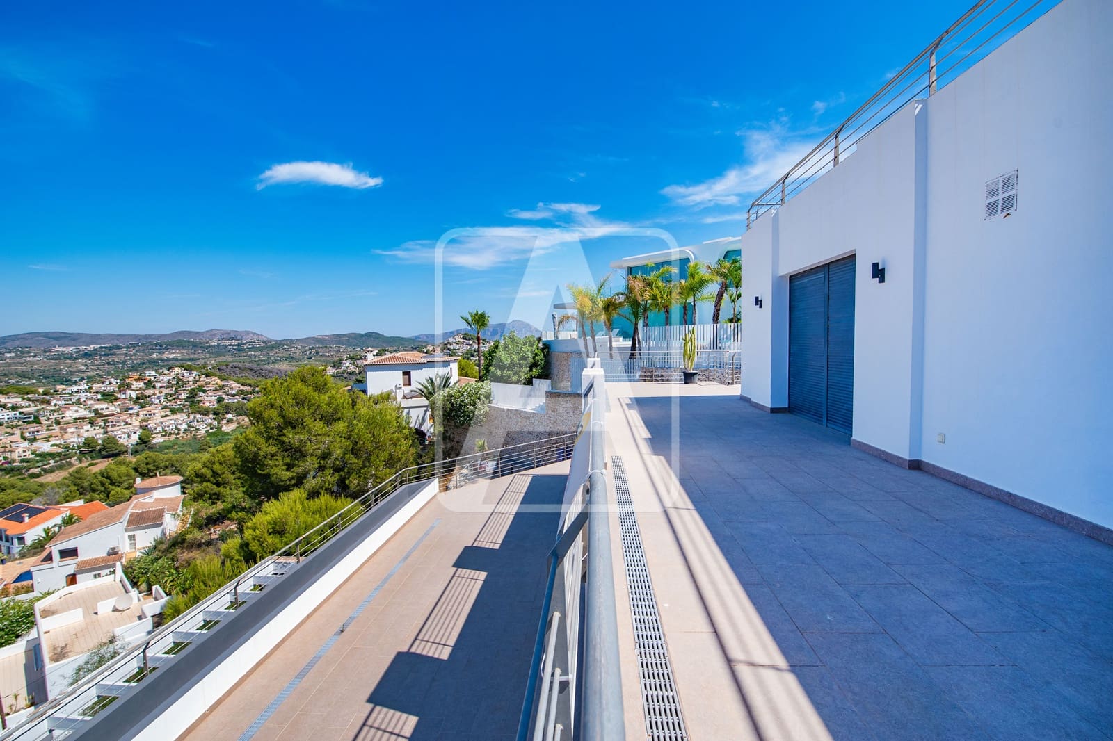 5 bedroom Villa for sale in Moraira with pool garage - € 1,495,000 (Ref: 9713366)