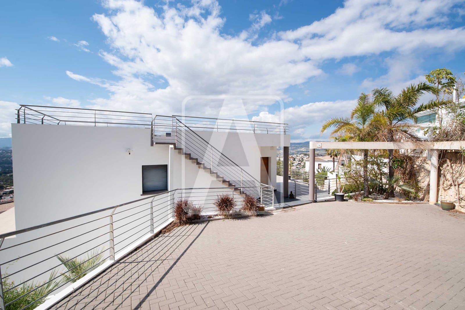 5 bedroom Villa for sale in Moraira with pool garage - € 1,495,000 (Ref: 9713366)