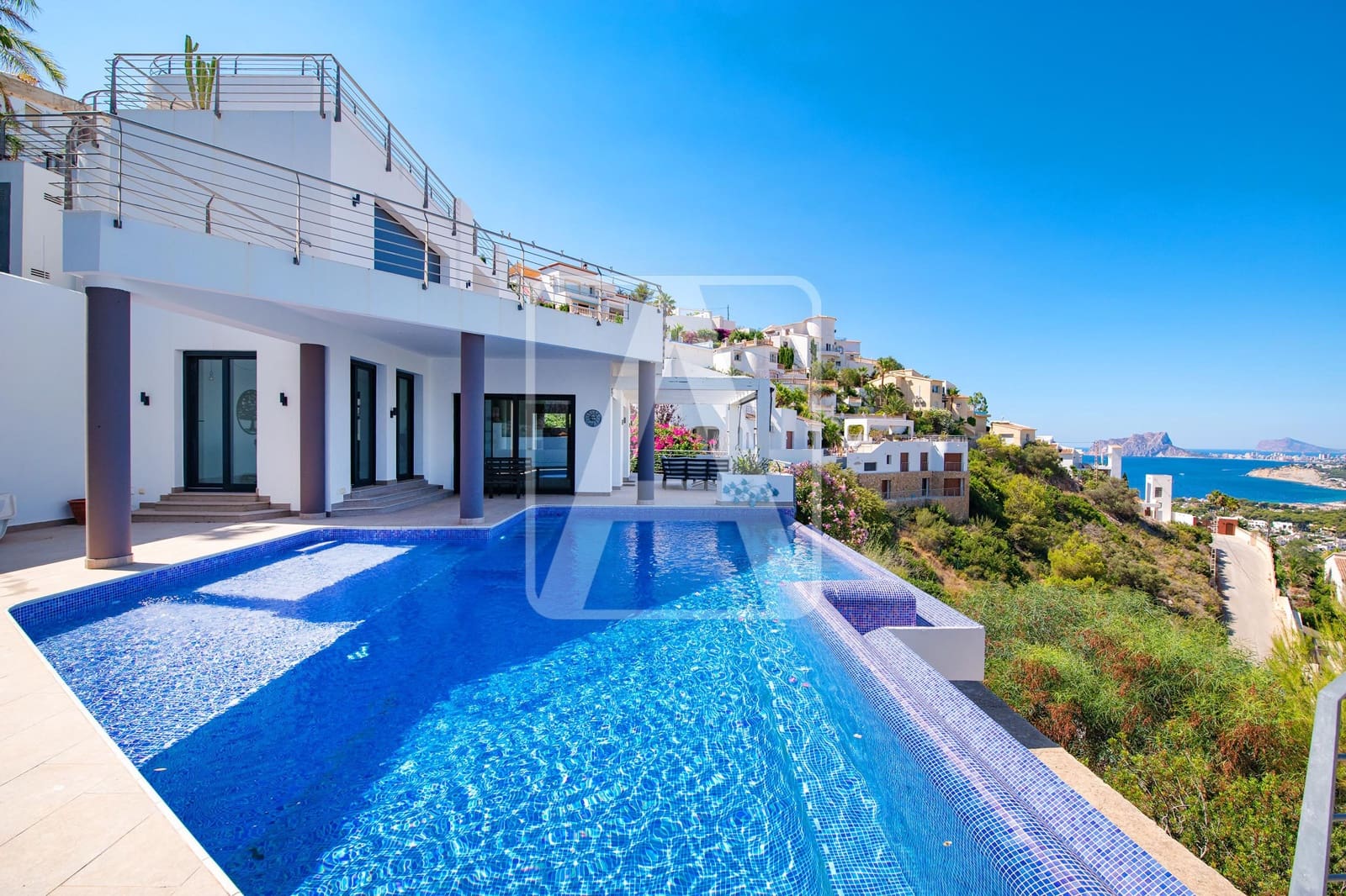 5 bedroom Villa for sale in Moraira with pool garage - € 1,495,000 (Ref: 9713366)