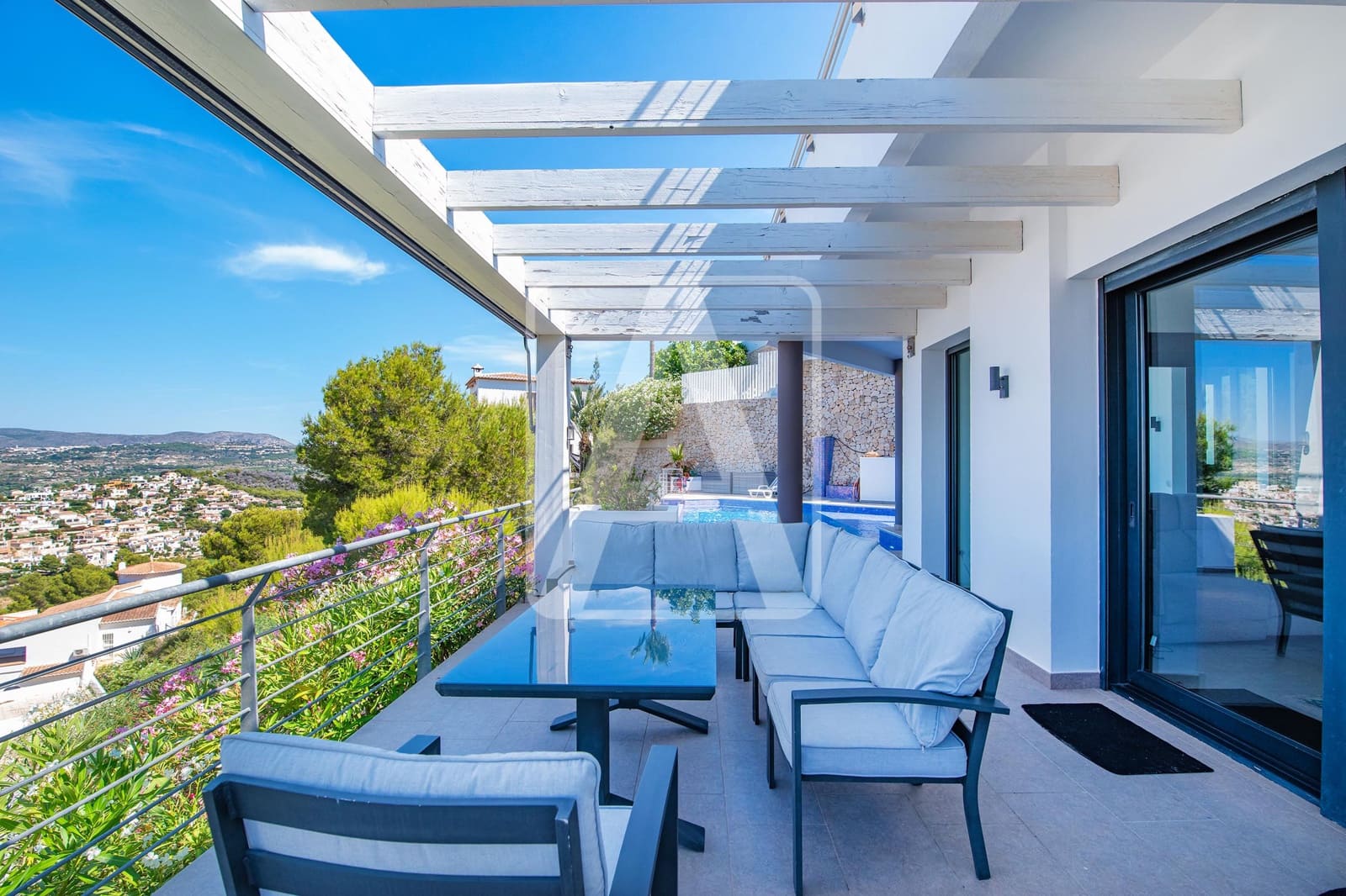 5 bedroom Villa for sale in Moraira with pool garage - € 1,495,000 (Ref: 9713366)