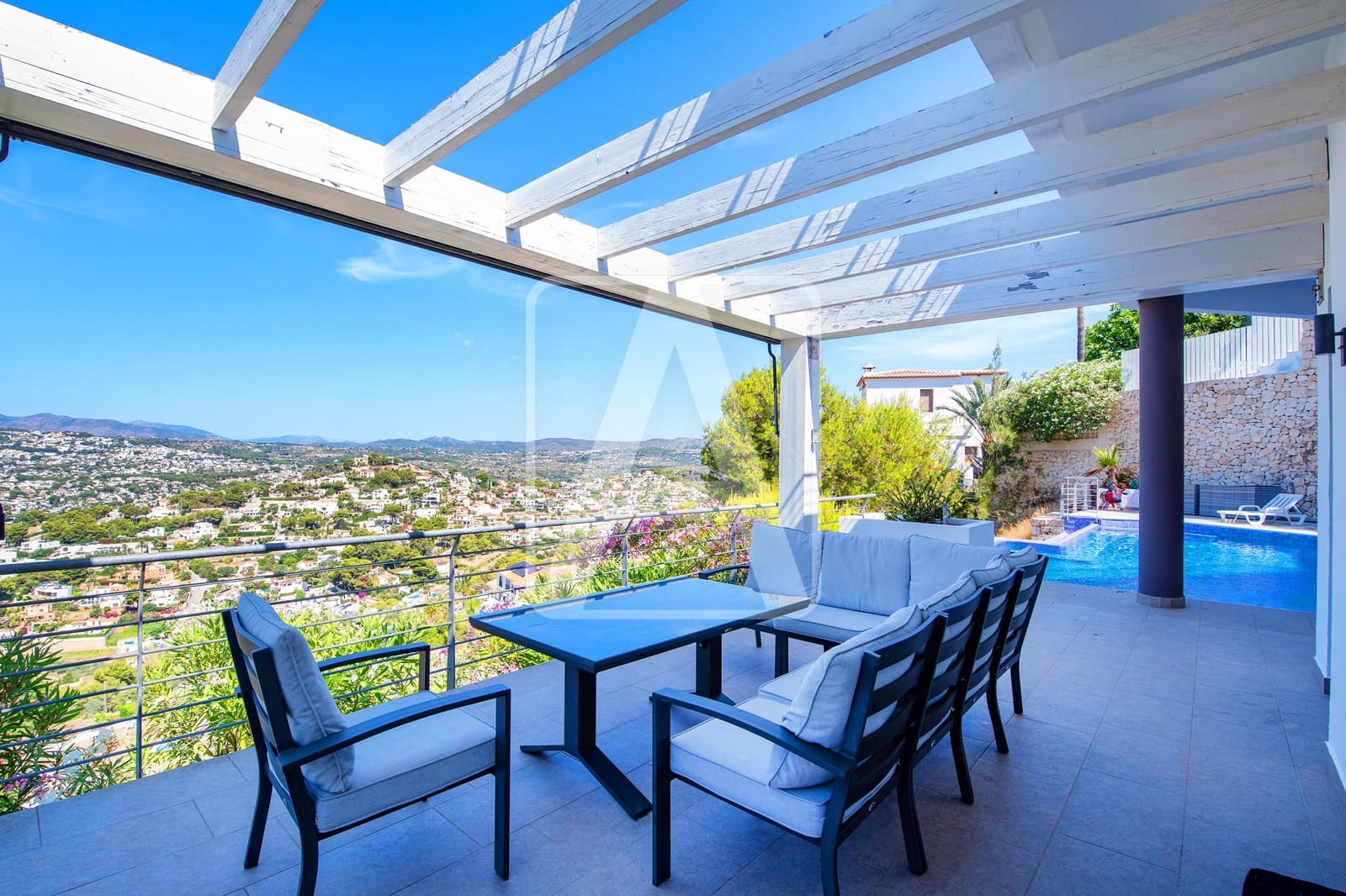 5 bedroom Villa for sale in Moraira with pool garage - € 1,495,000 (Ref: 9713366)