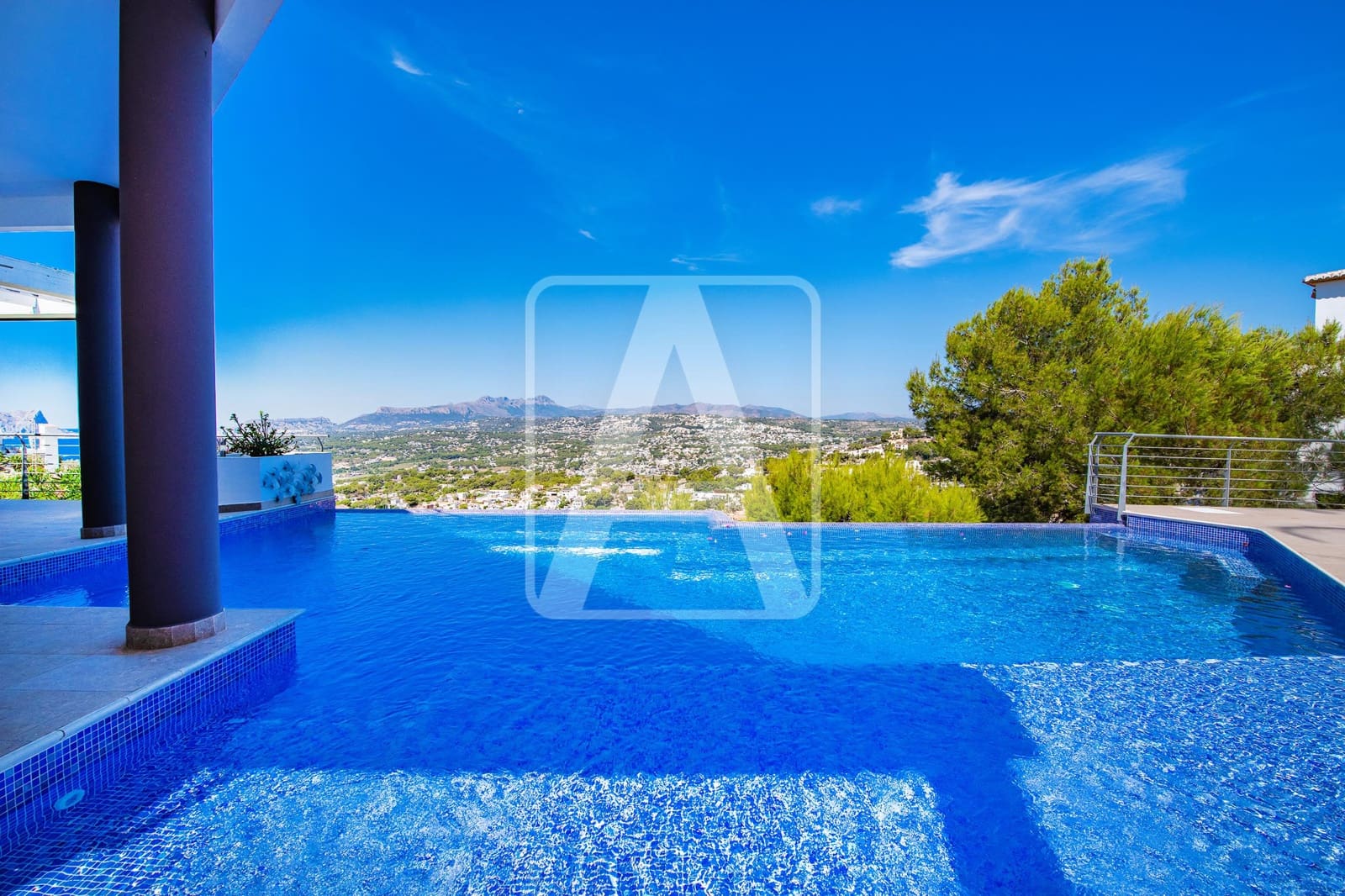 5 bedroom Villa for sale in Moraira with pool garage - € 1,495,000 (Ref: 9713366)