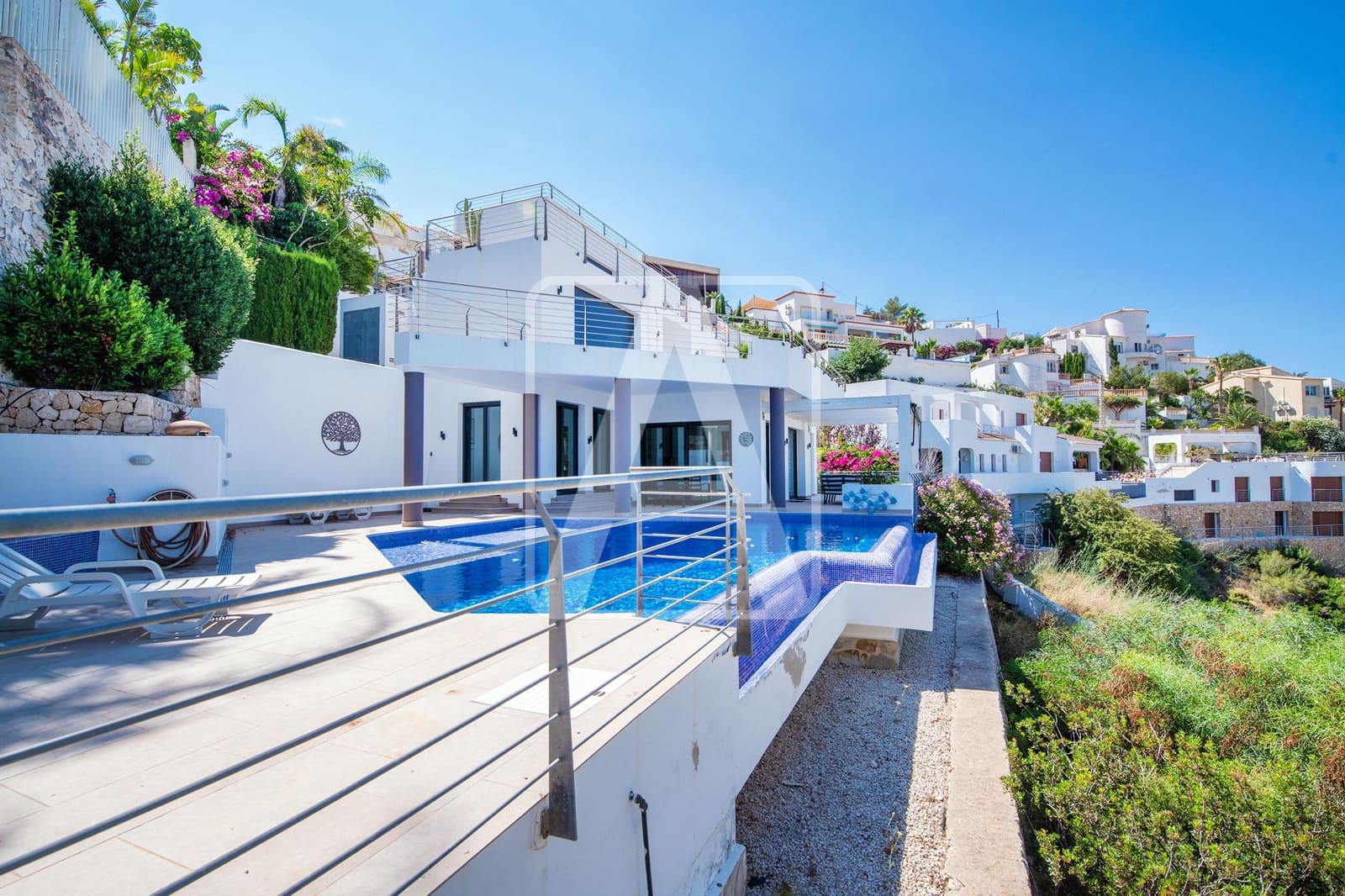 5 bedroom Villa for sale in Moraira with pool garage - € 1,495,000 (Ref: 9713366)