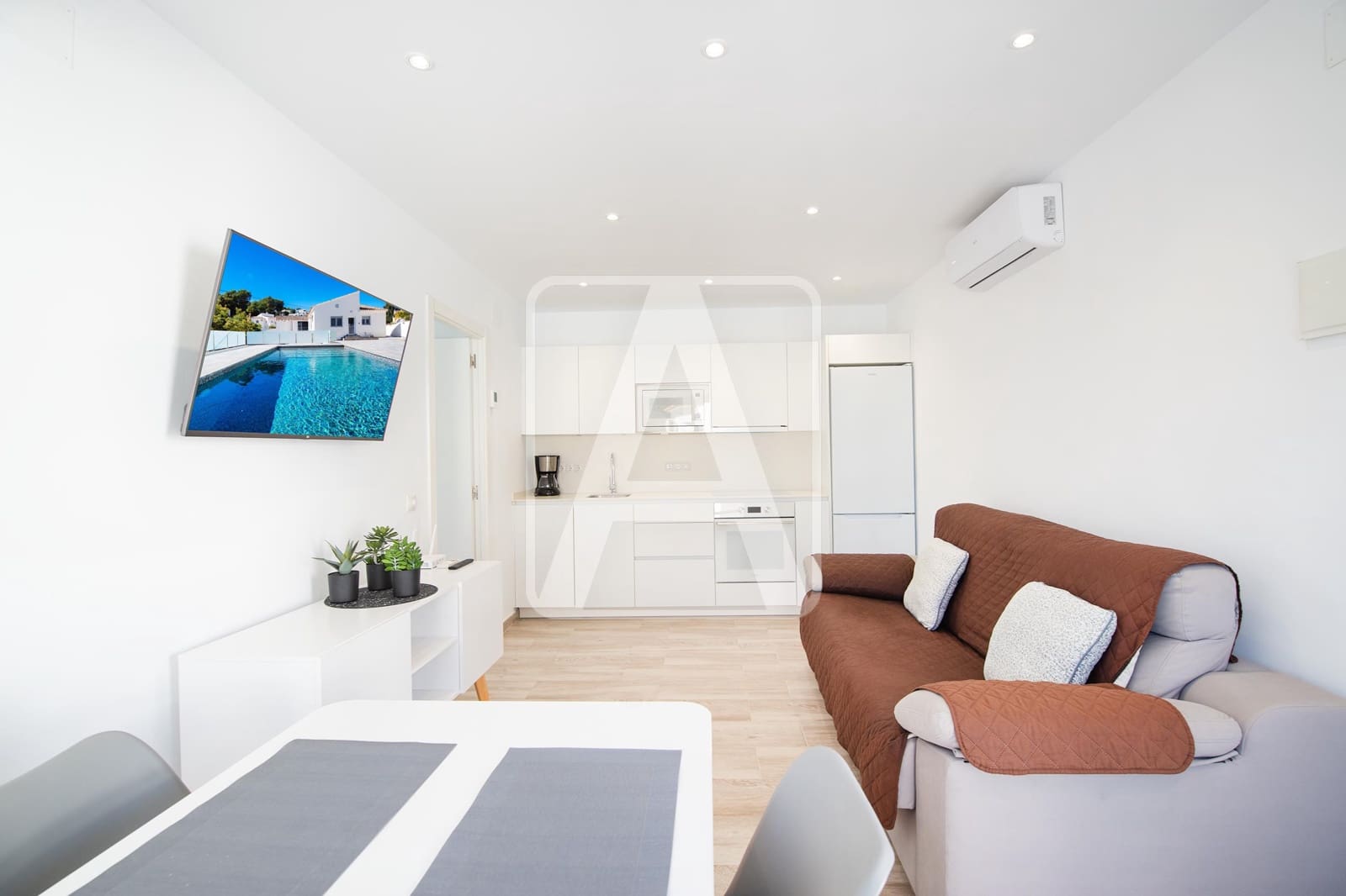 5 bedroom Villa for sale in Benissa with pool garage - € 950,000 (Ref: 9733434)