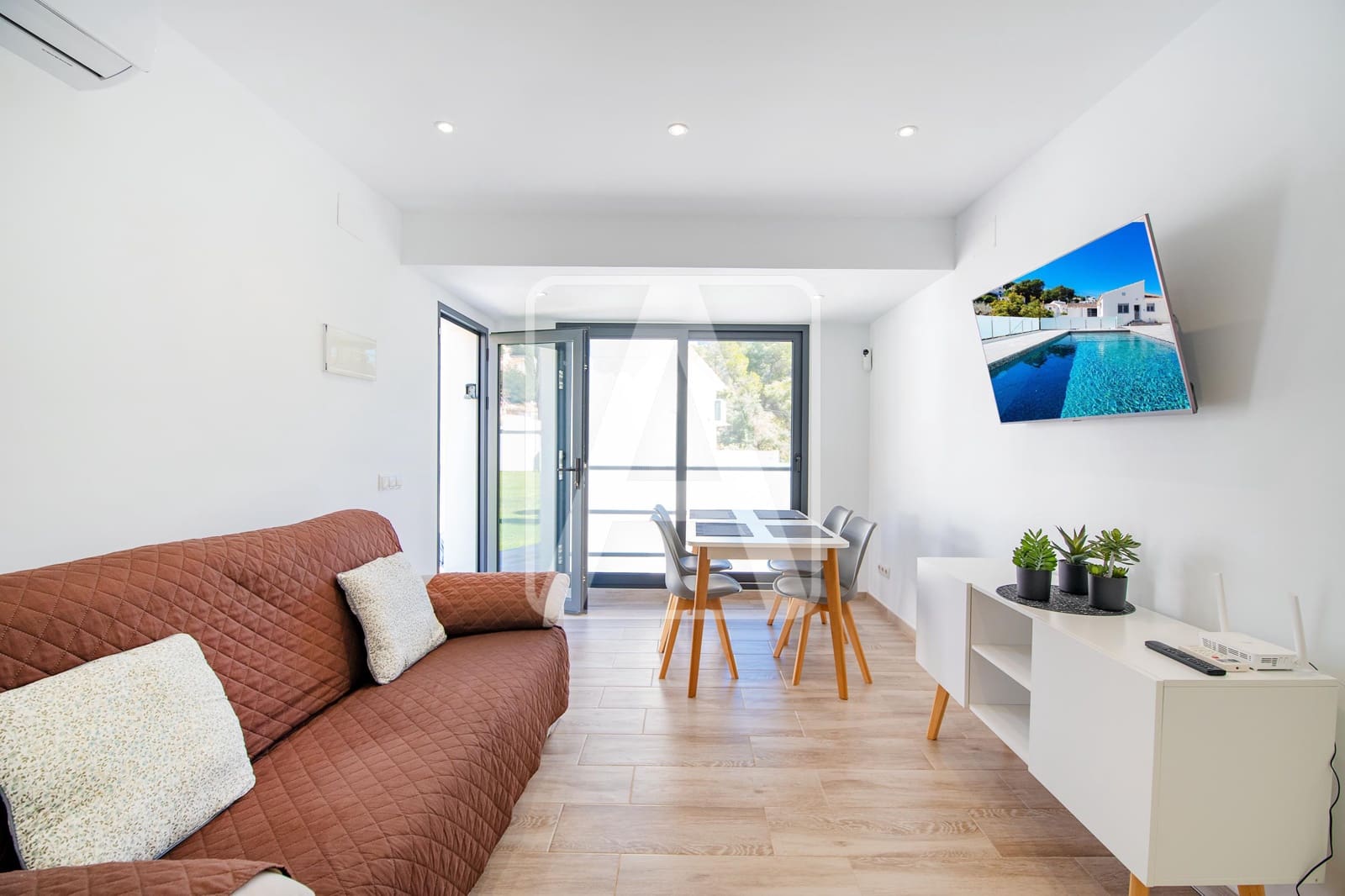 5 bedroom Villa for sale in Benissa with pool garage - € 950,000 (Ref: 9733434)