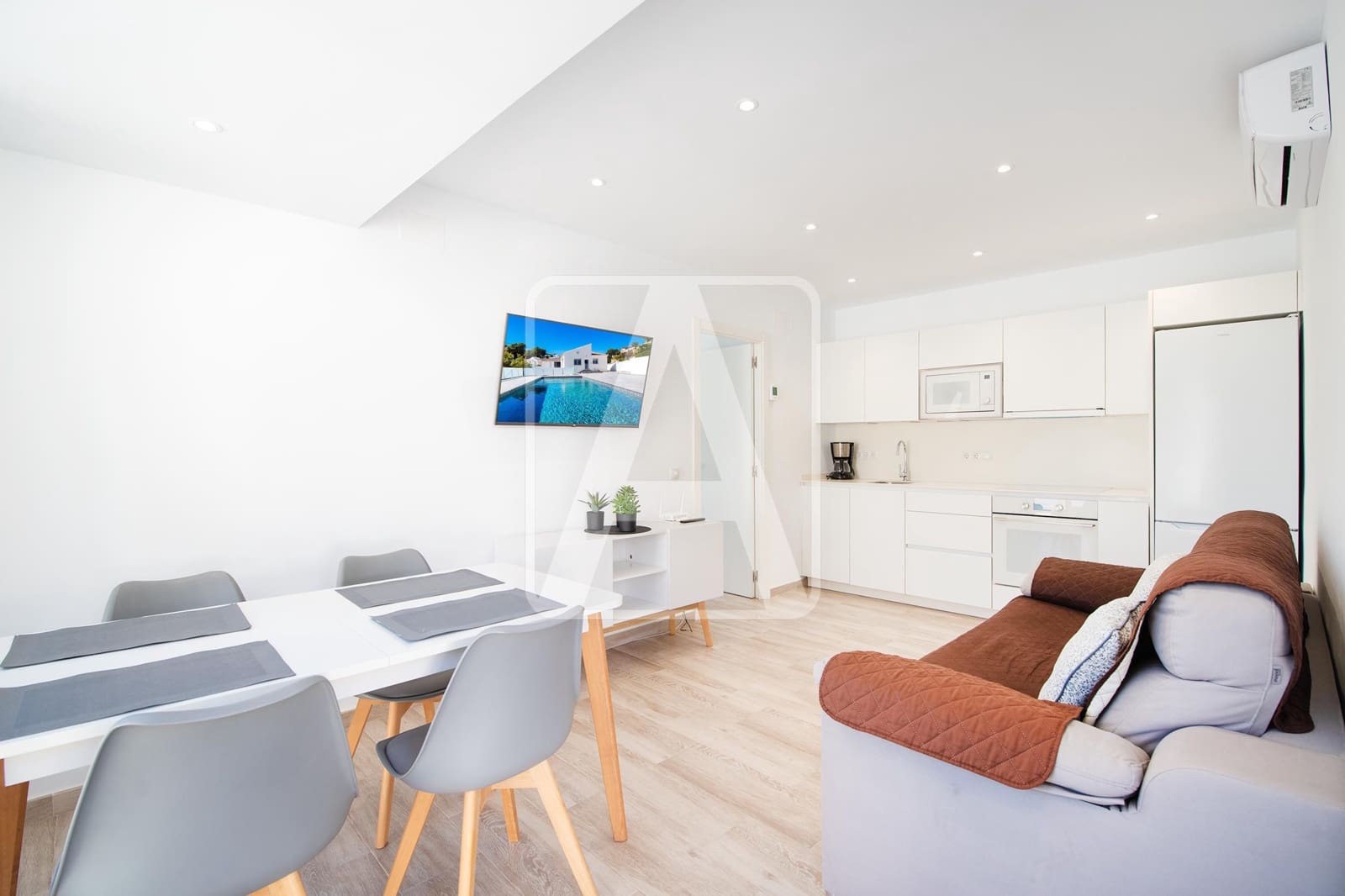 5 bedroom Villa for sale in Benissa with pool garage - € 950,000 (Ref: 9733434)