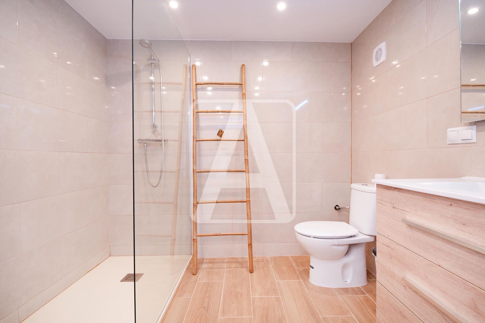 5 bedroom Villa for sale in Benissa with pool garage - € 950,000 (Ref: 9733434)