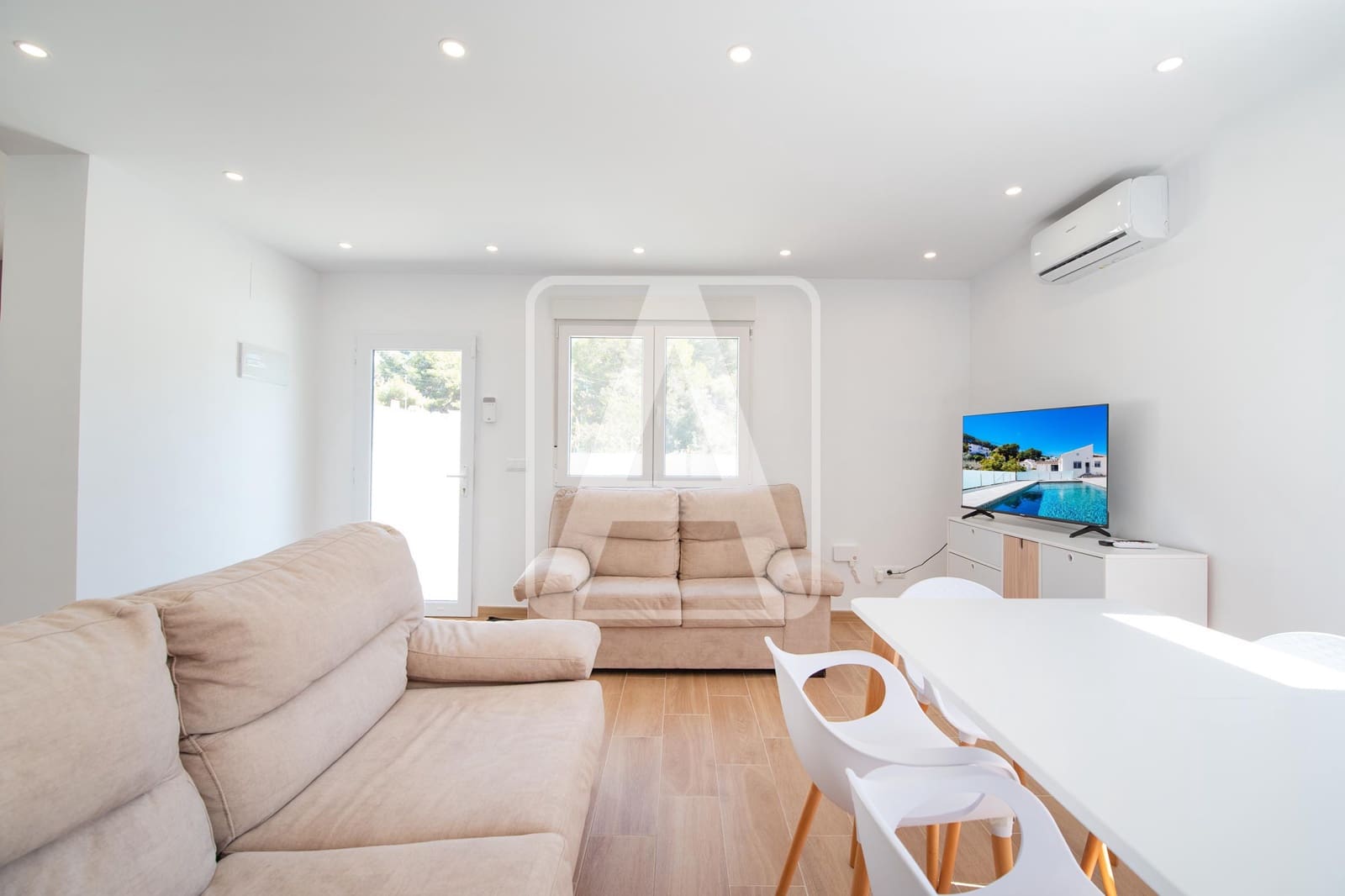 5 bedroom Villa for sale in Benissa with pool garage - € 950,000 (Ref: 9733434)