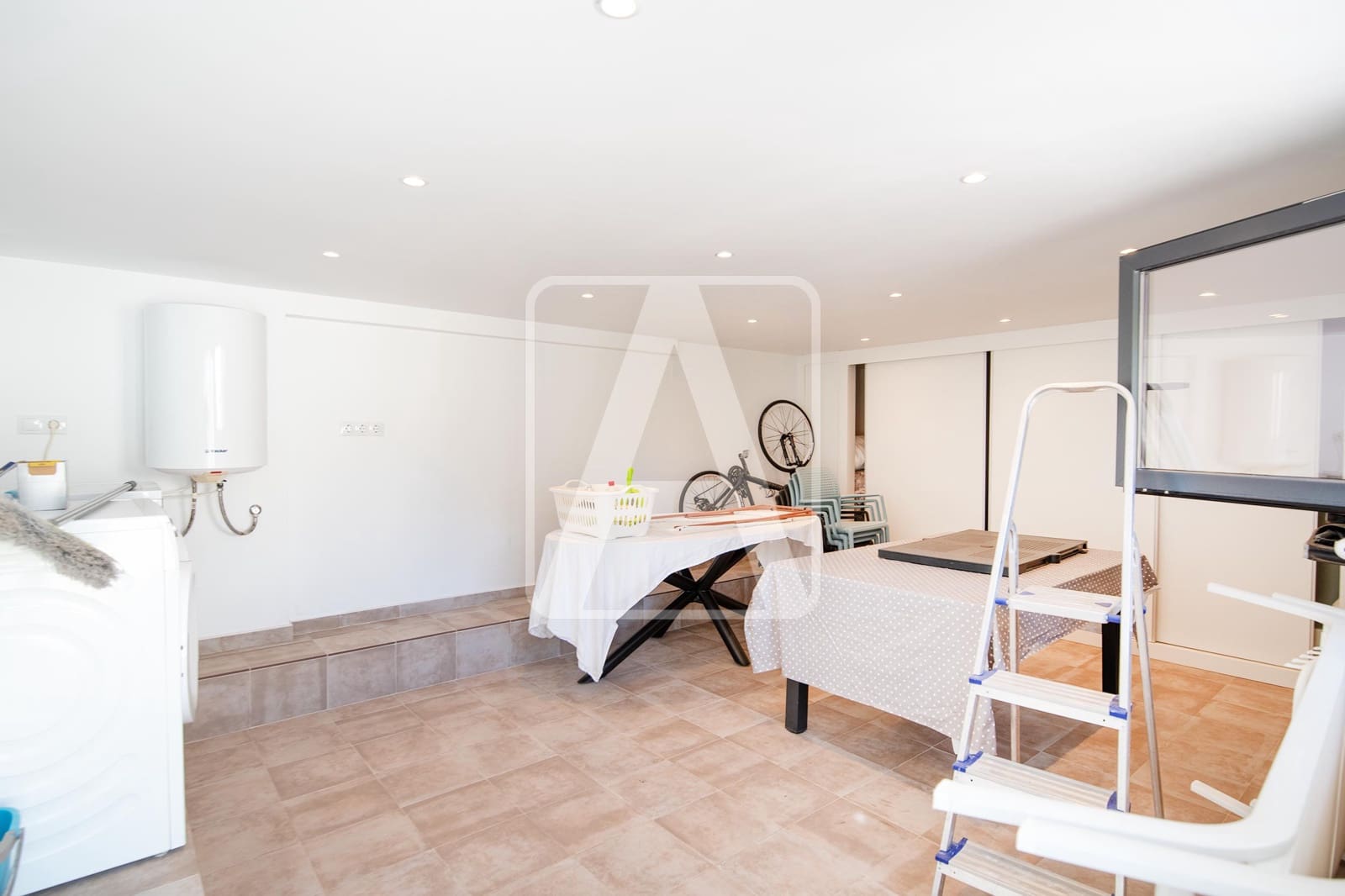 5 bedroom Villa for sale in Benissa with pool garage - € 950,000 (Ref: 9733434)