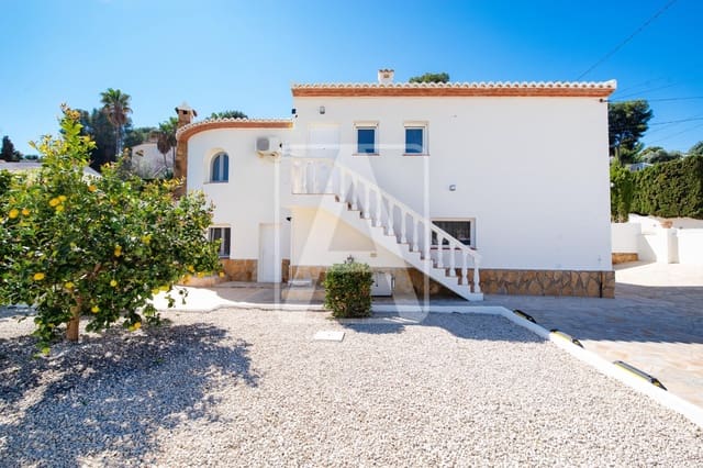 3 soveværelse Villa til salg i Benissa med swimmingpool garage - € 675.000 (Ref: 9733435)